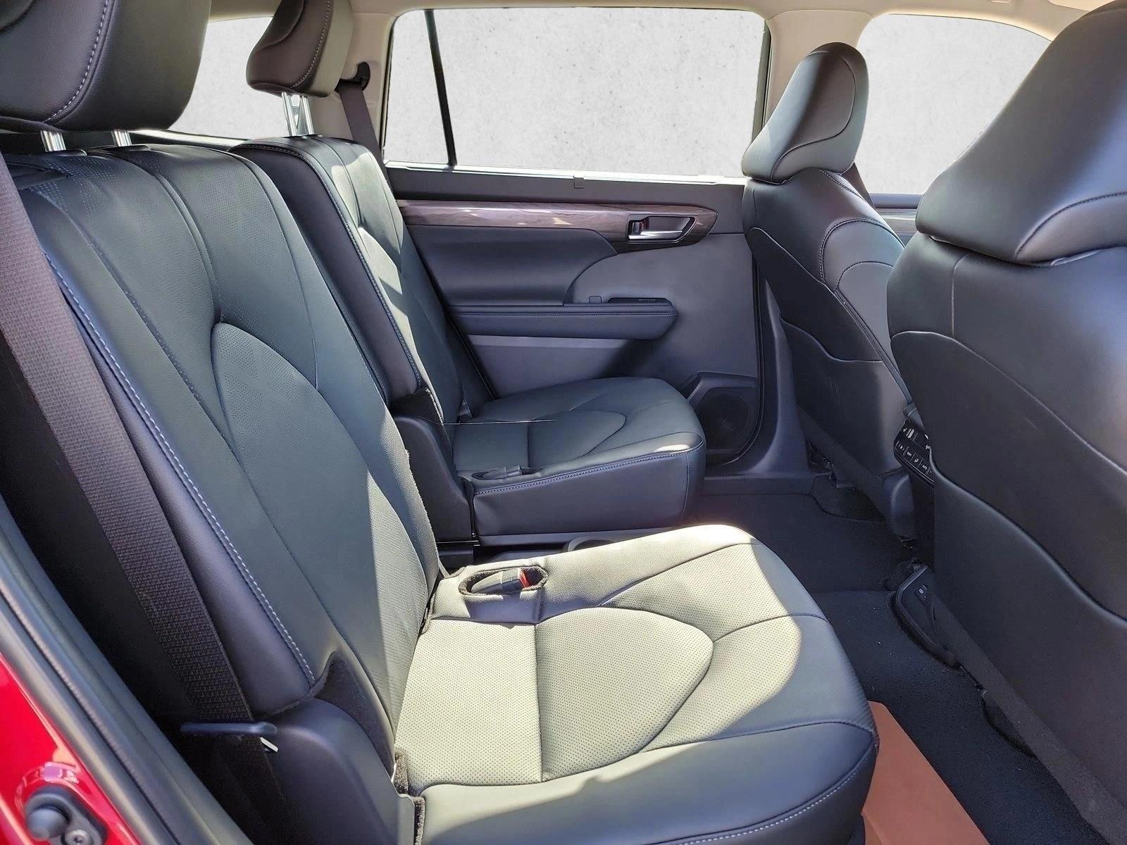 2026 Toyota Highlander Platinum - Photo 16