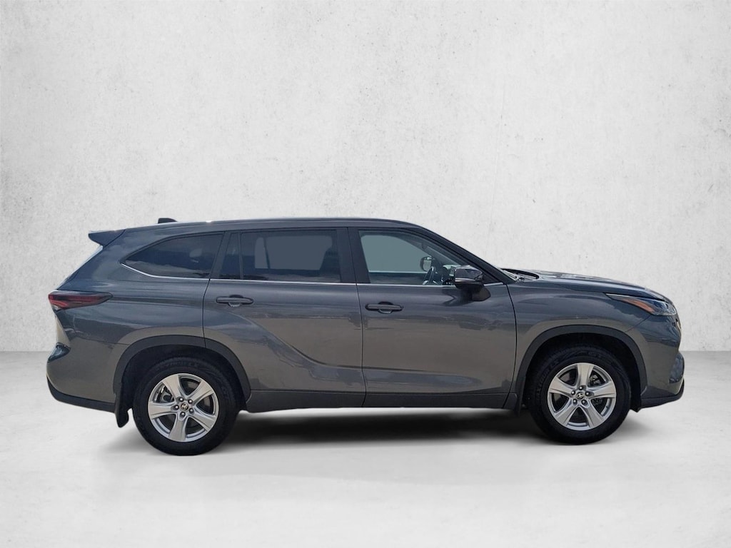 Used 2025 Toyota Highlander LE SUV