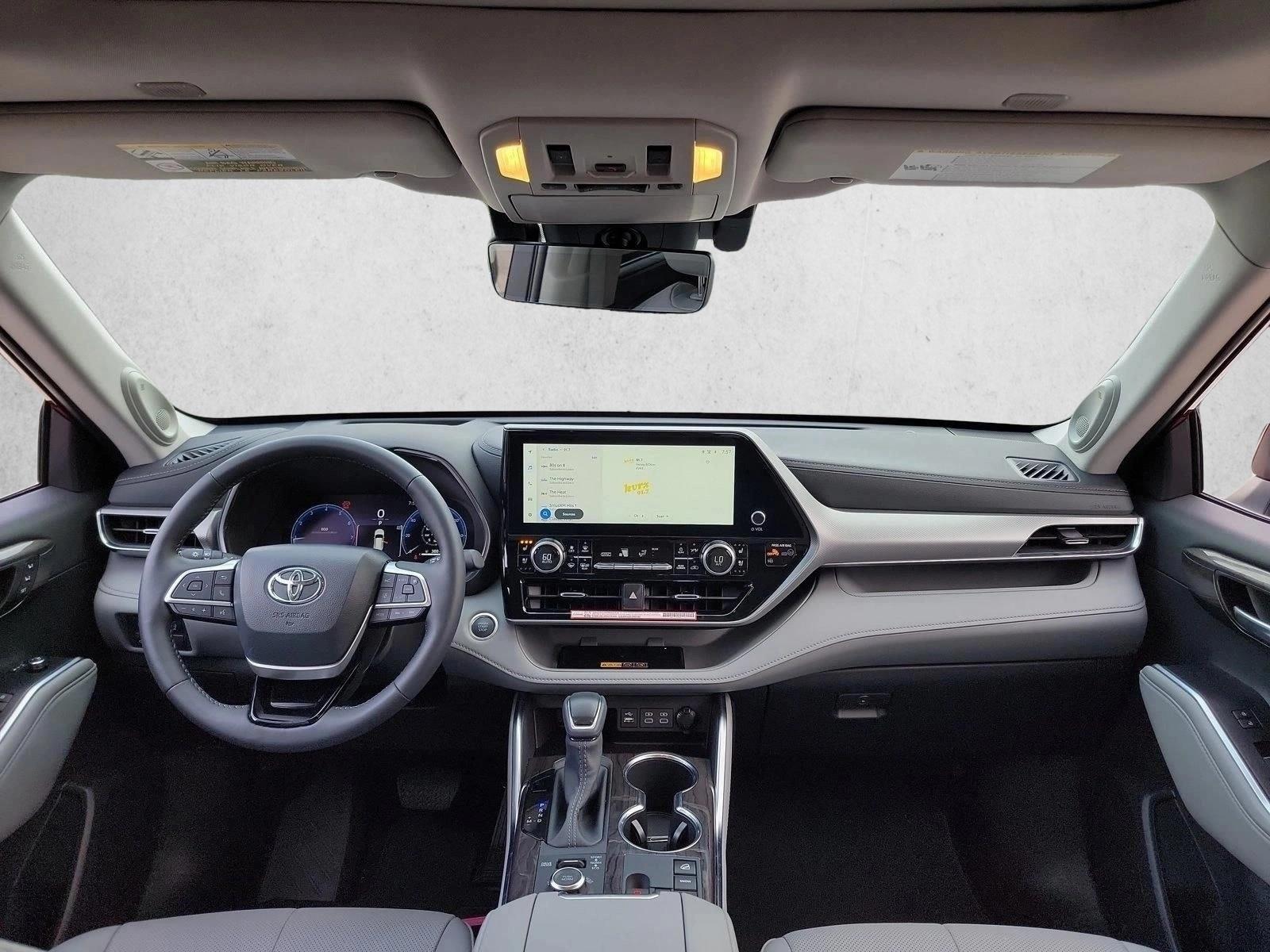 2026 Toyota Highlander Platinum - Photo 16