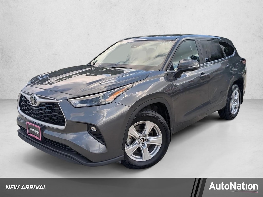 Used 2025 Toyota Highlander LE SUV