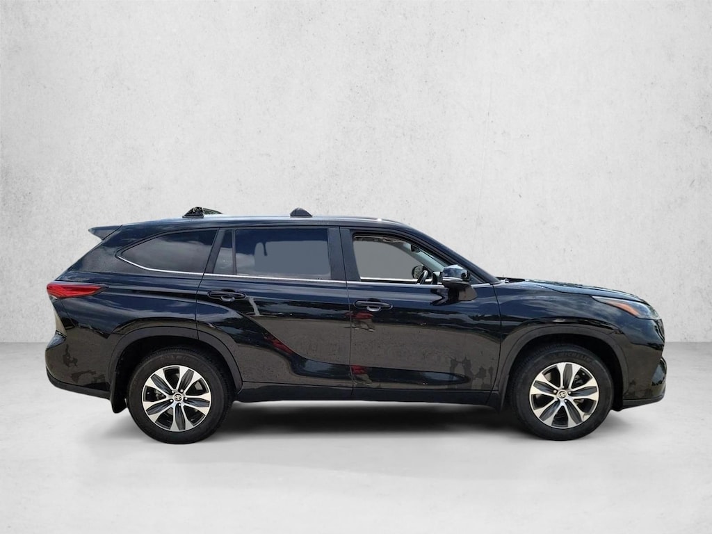 Used 2023 Toyota Highlander XLE SUV