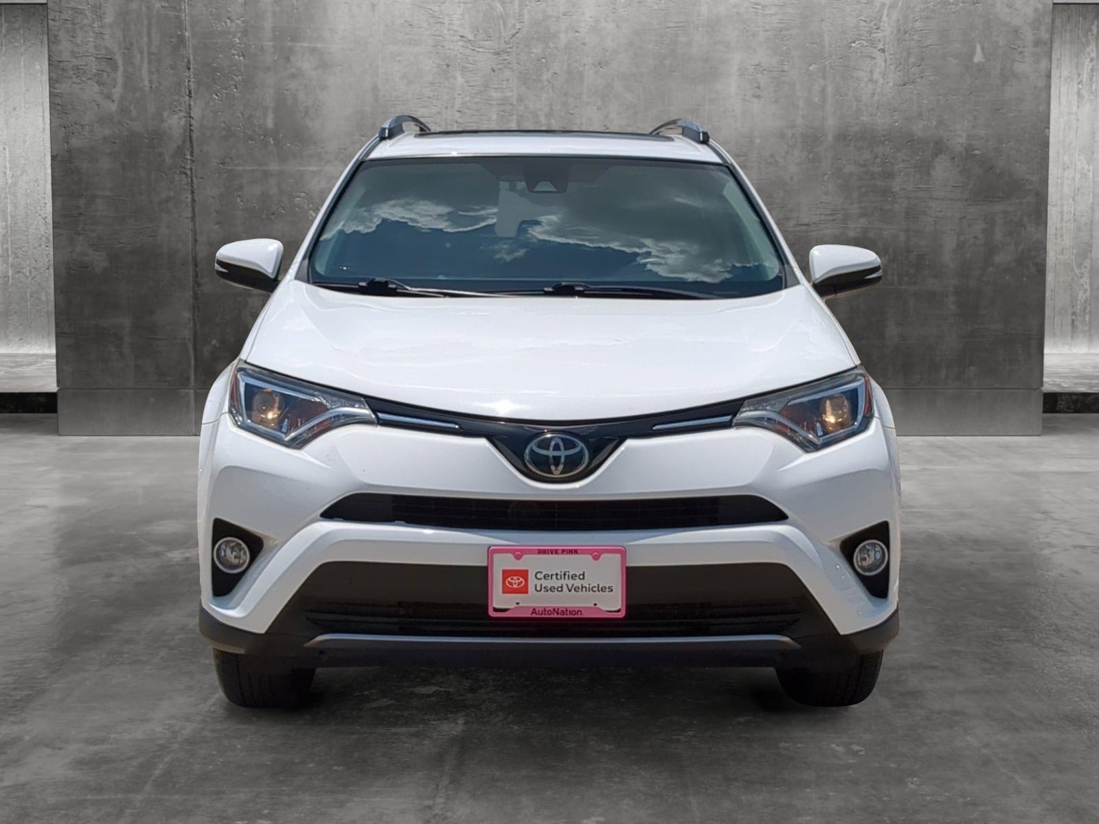 Used 2018 Toyota RAV4 XLE with VIN 2T3WFREV1JW507682 for sale in Houston, TX