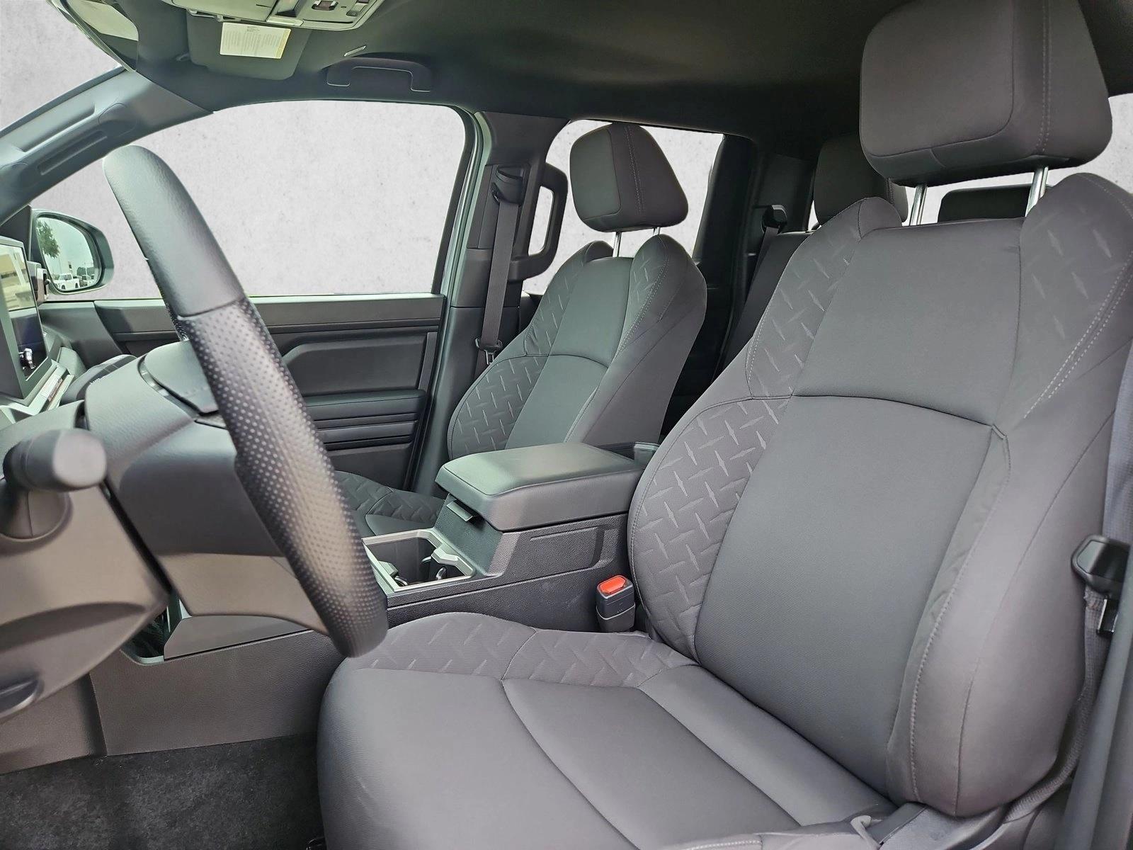 2025 Toyota Tacoma SR5 - Photo 16