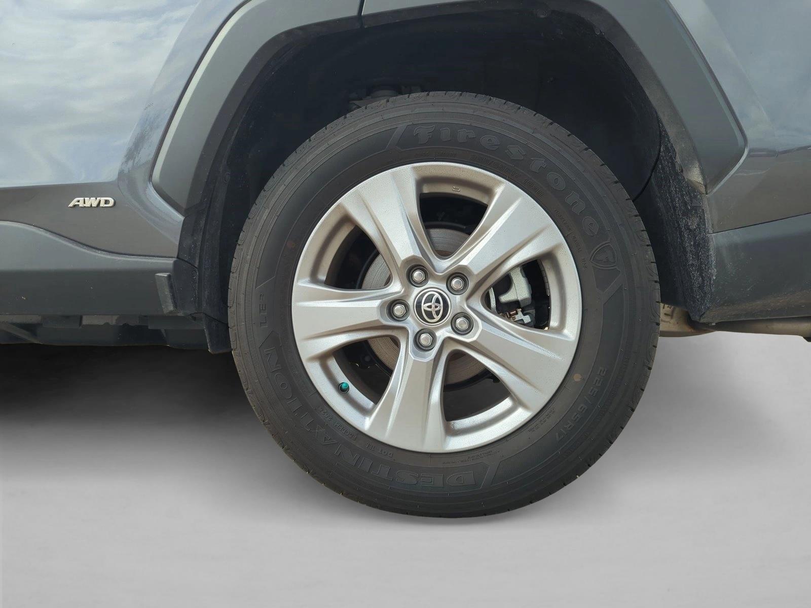 2025 Toyota RAV4 LE - Photo 23