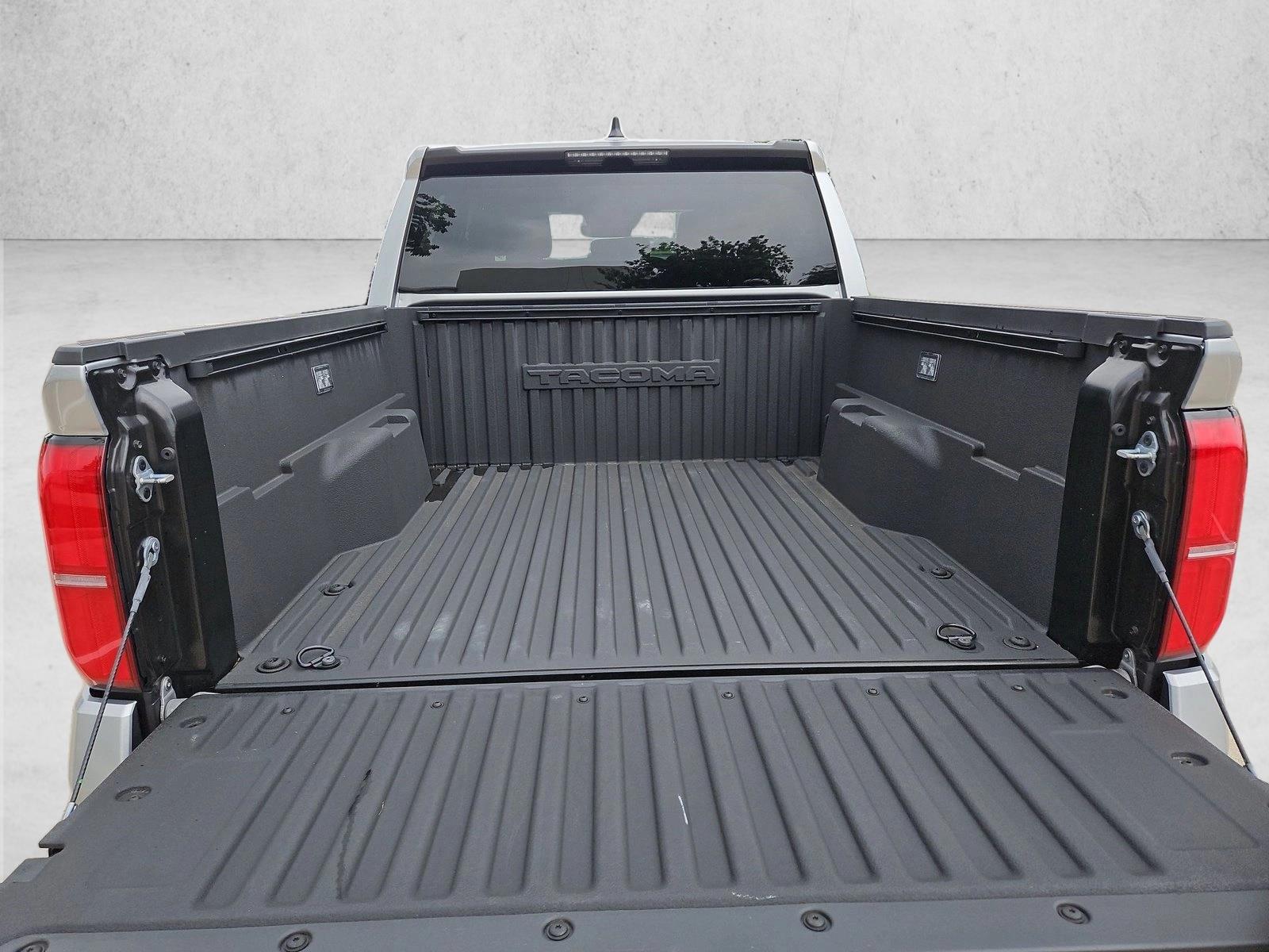 2025 Toyota Tacoma SR5 - Photo 6