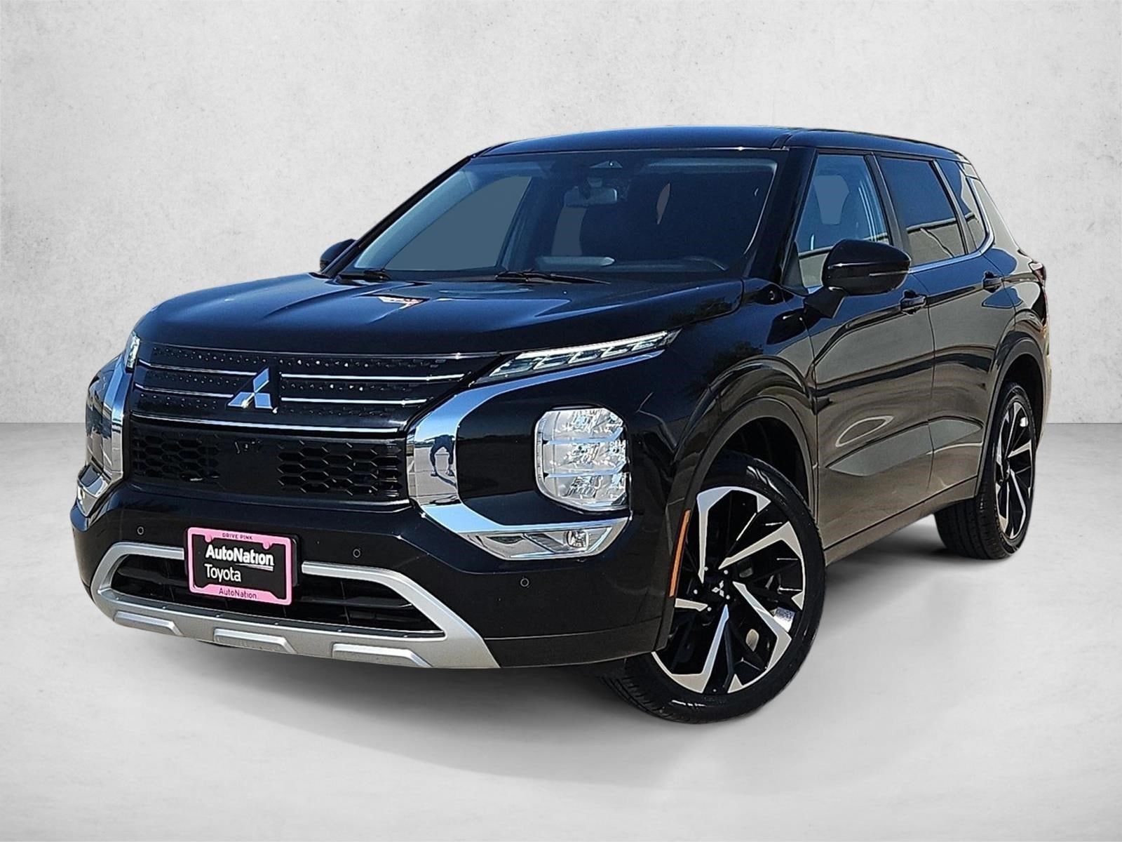 2024 Mitsubishi Outlander SE's photo