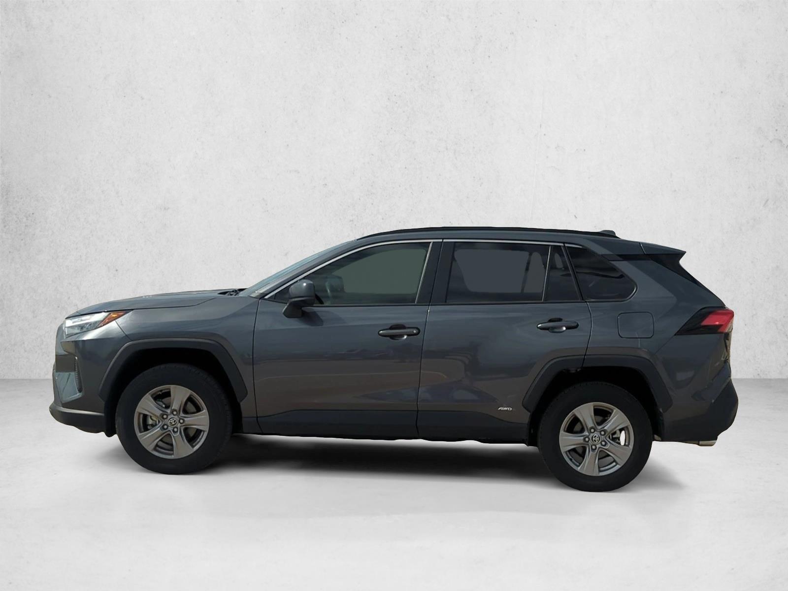 2025 Toyota RAV4 LE - Photo 9