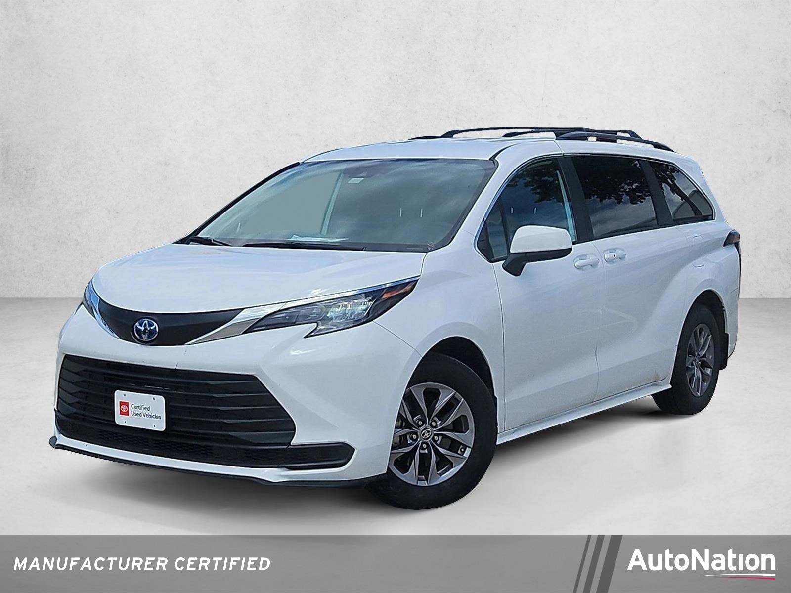 2025 Toyota Sienna LE 8-Passenger Hybrid FWD's photo