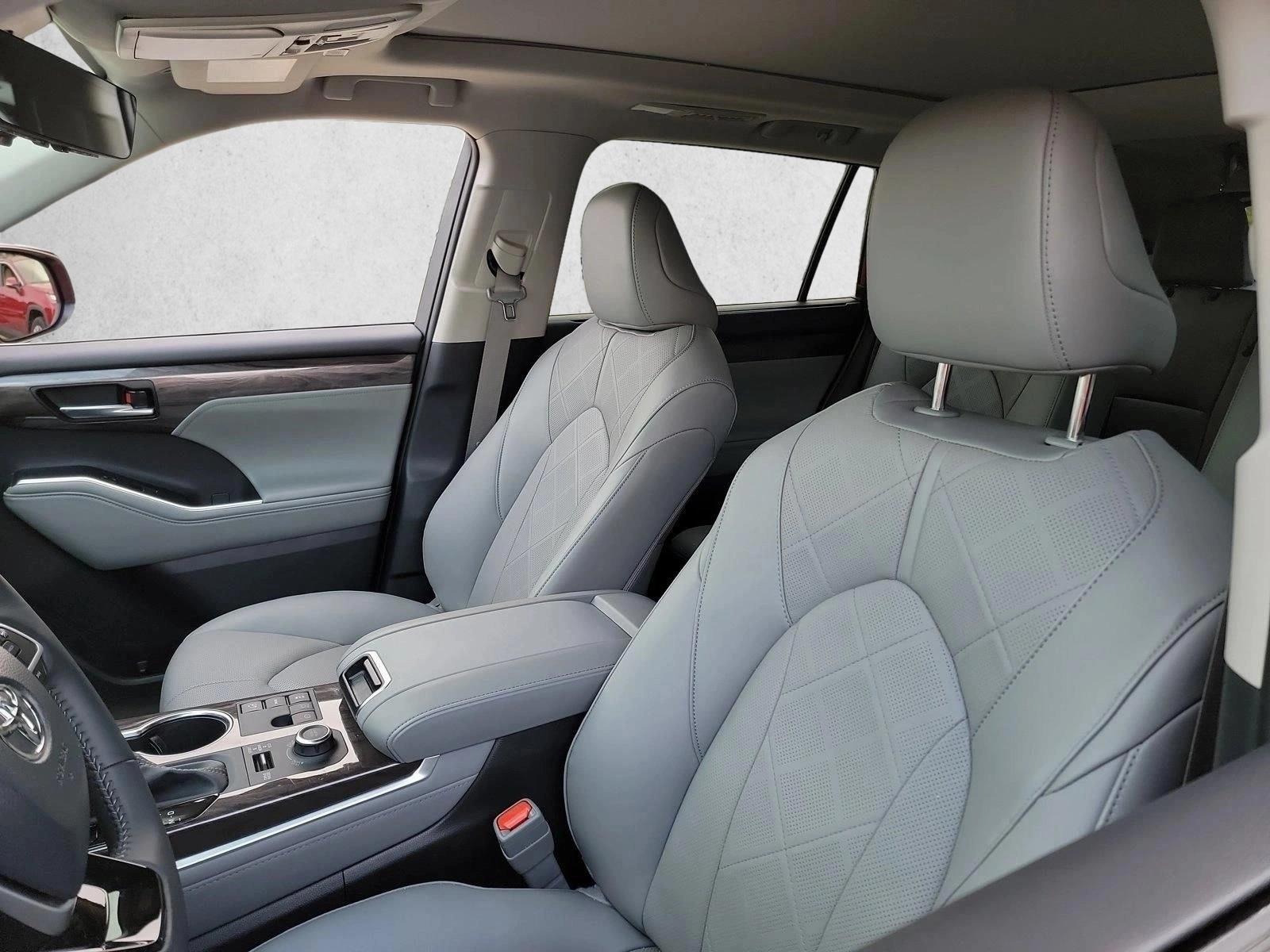 2026 Toyota Highlander Platinum - Photo 10