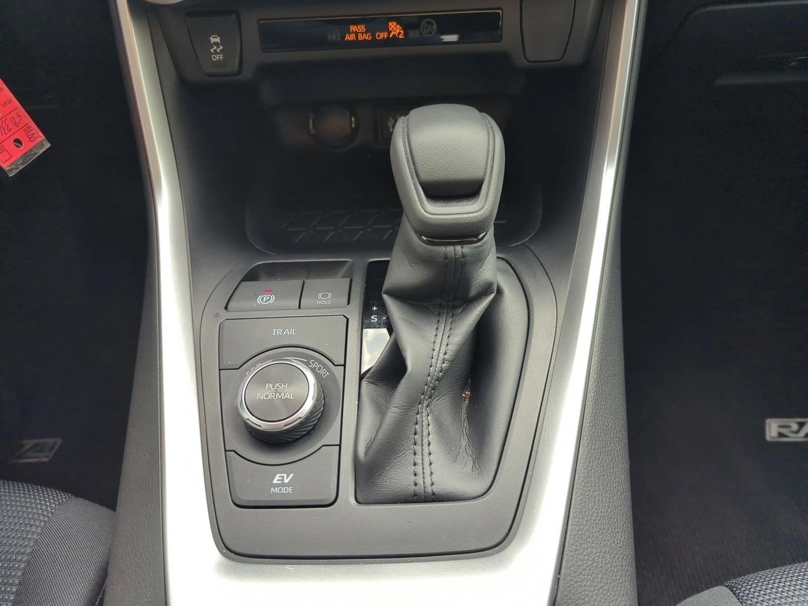 2025 Toyota RAV4 LE - Photo 12