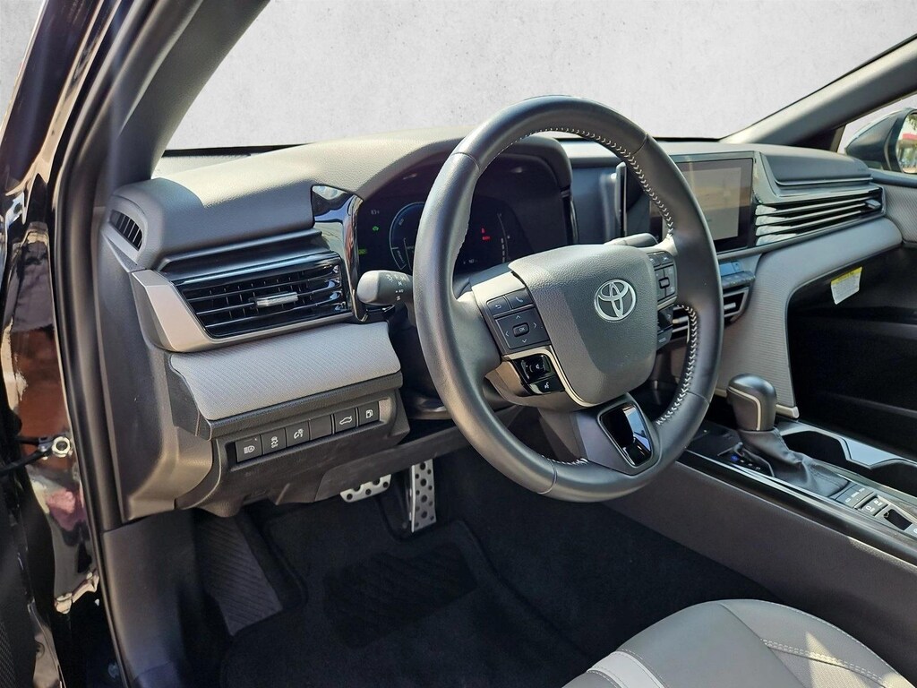 Used 2025 Toyota Camry SE Sedan