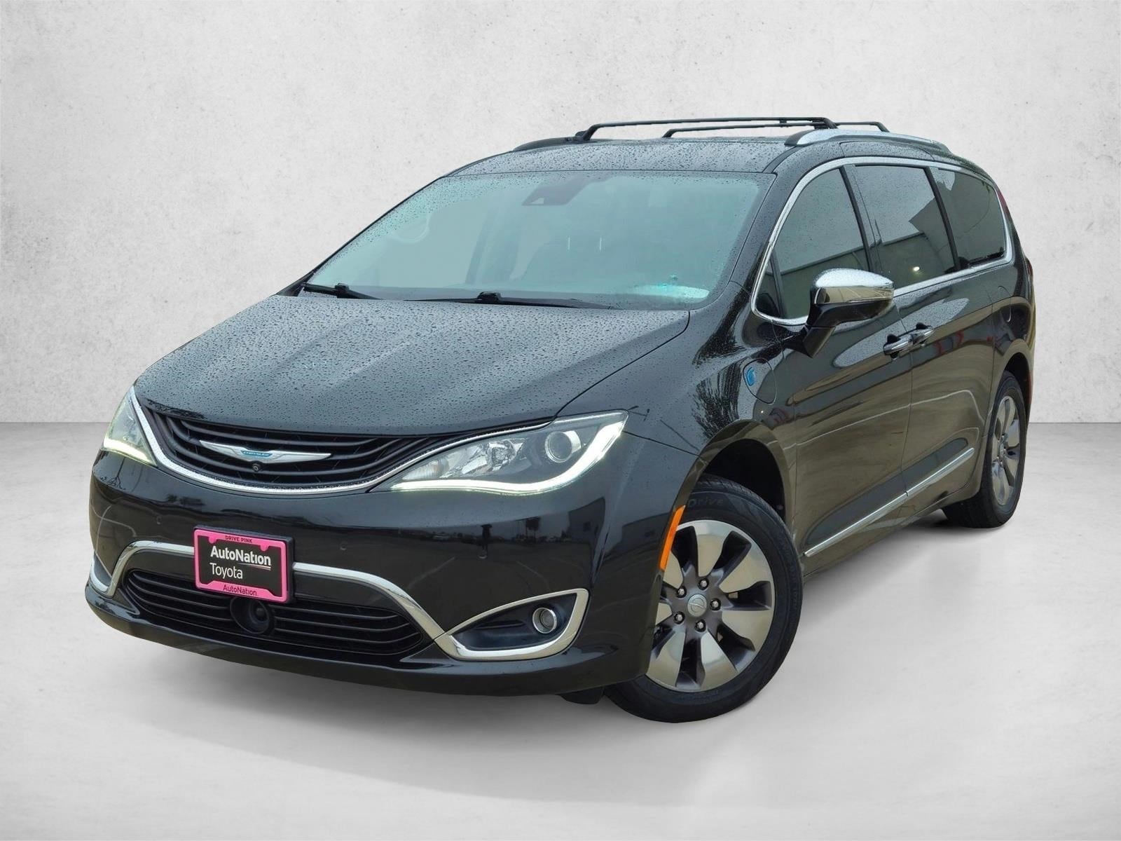 2018 Chrysler Pacifica Hybrid Limited's photo
