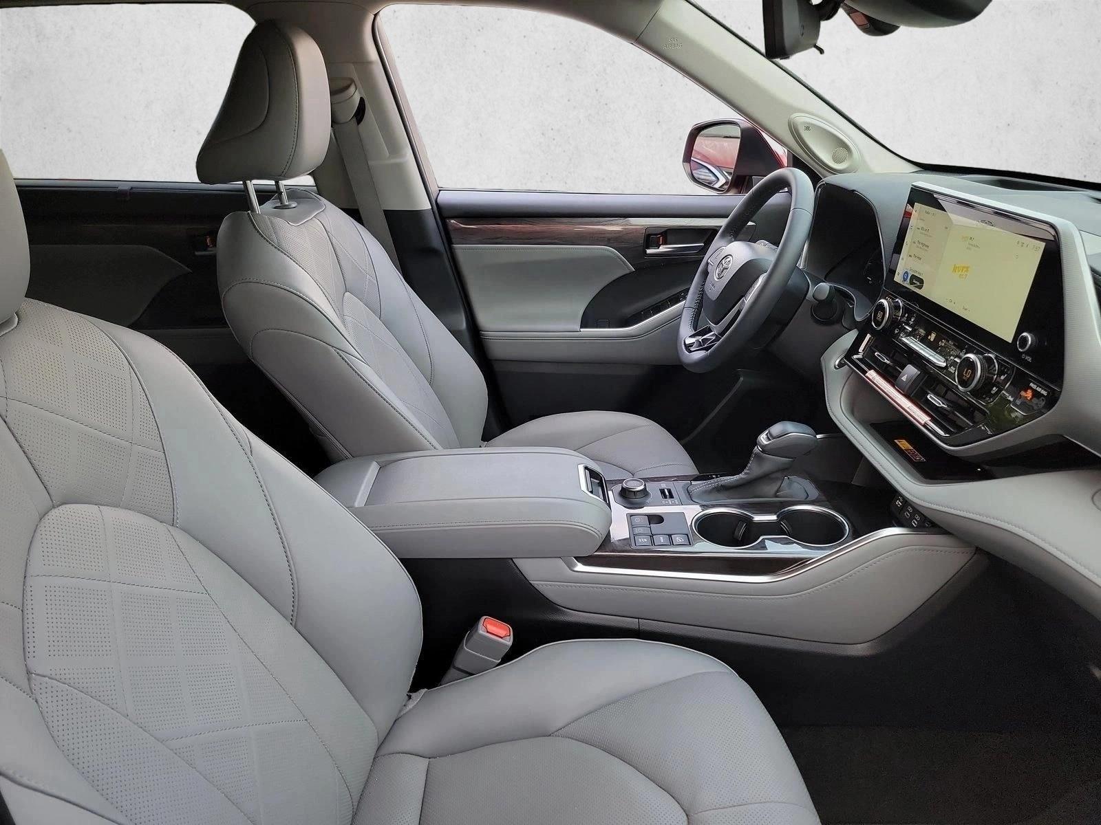 2026 Toyota Highlander Platinum - Photo 12