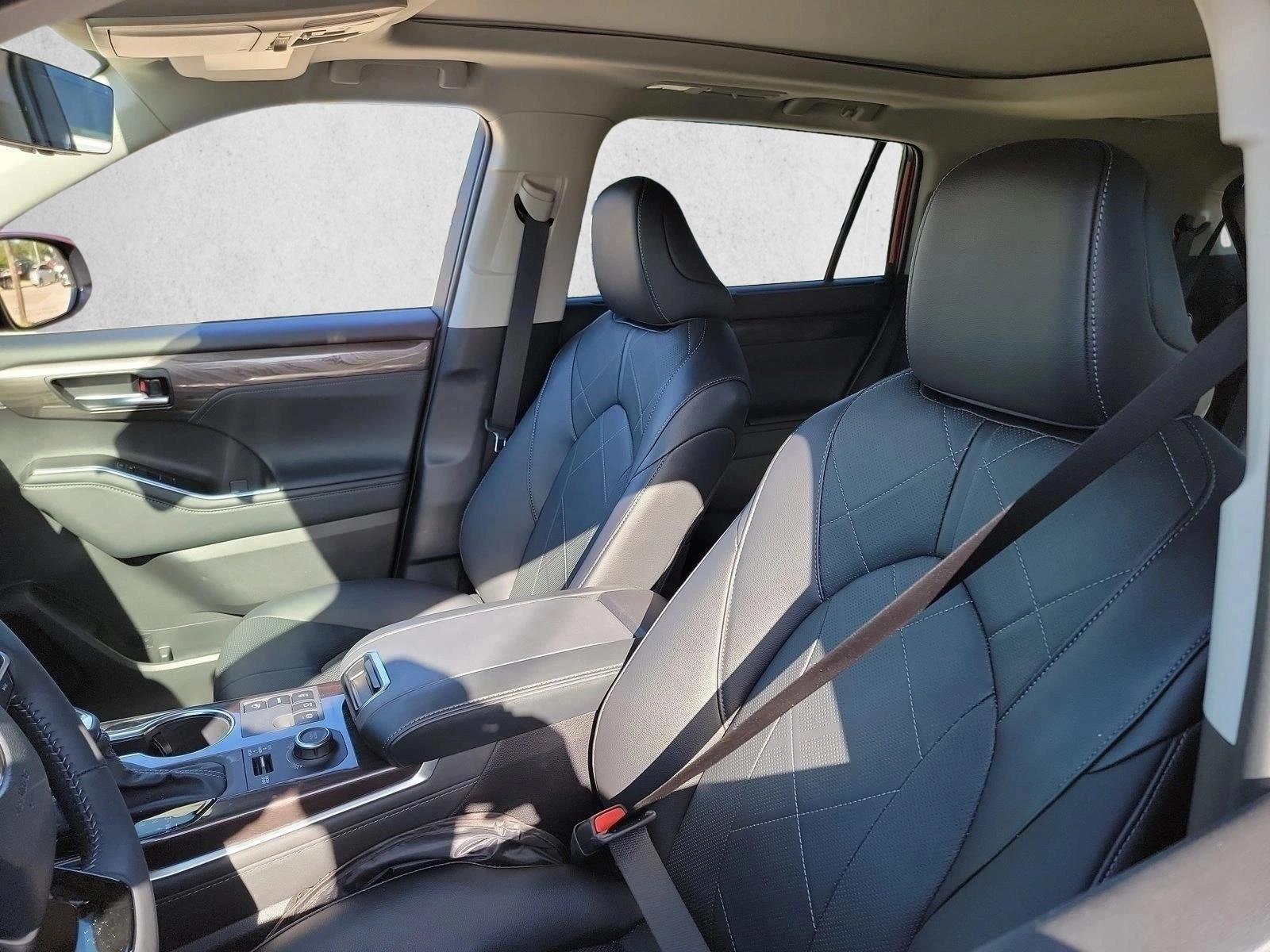2026 Toyota Highlander Platinum - Photo 13