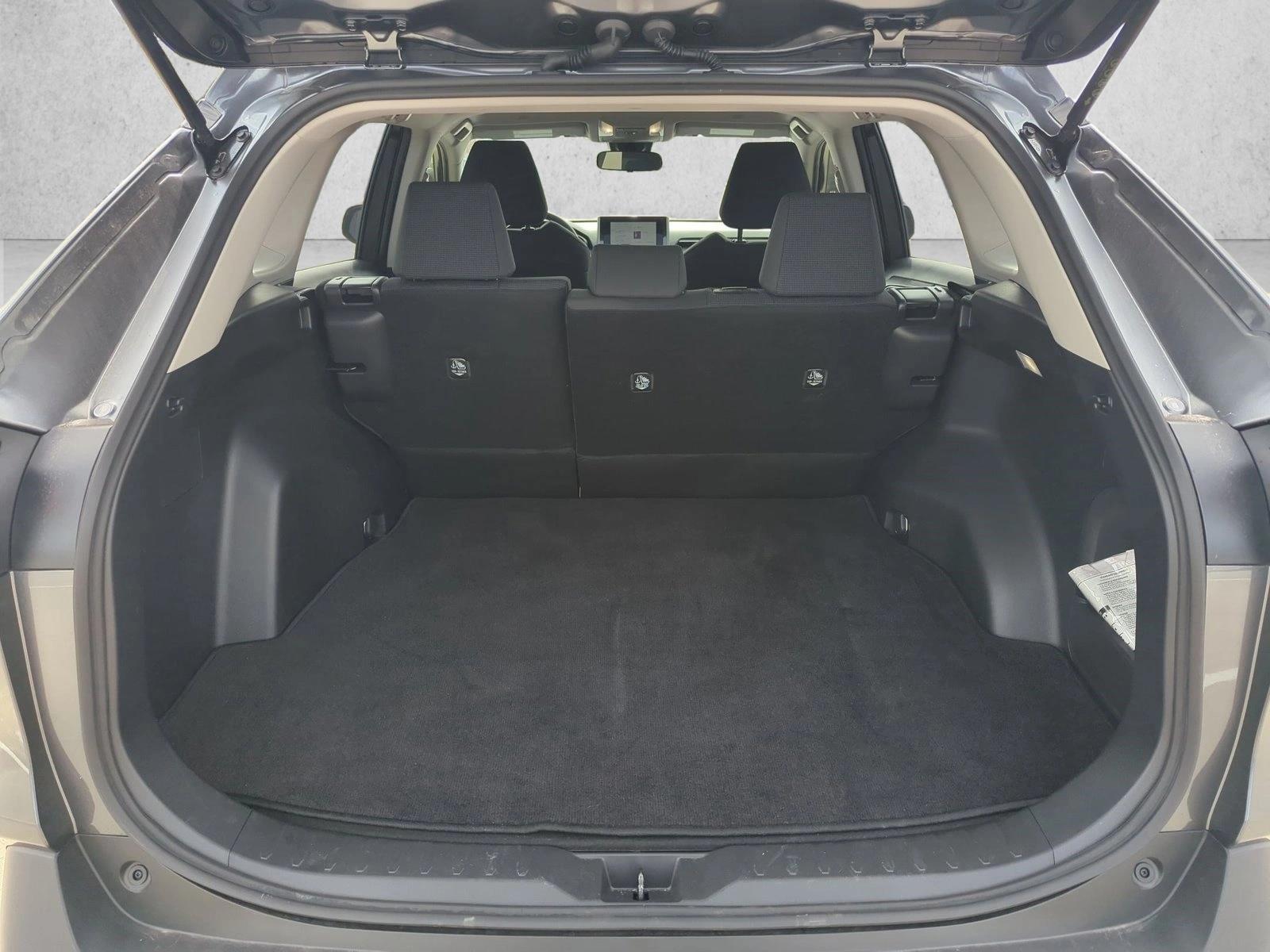 2025 Toyota RAV4 LE - Photo 6