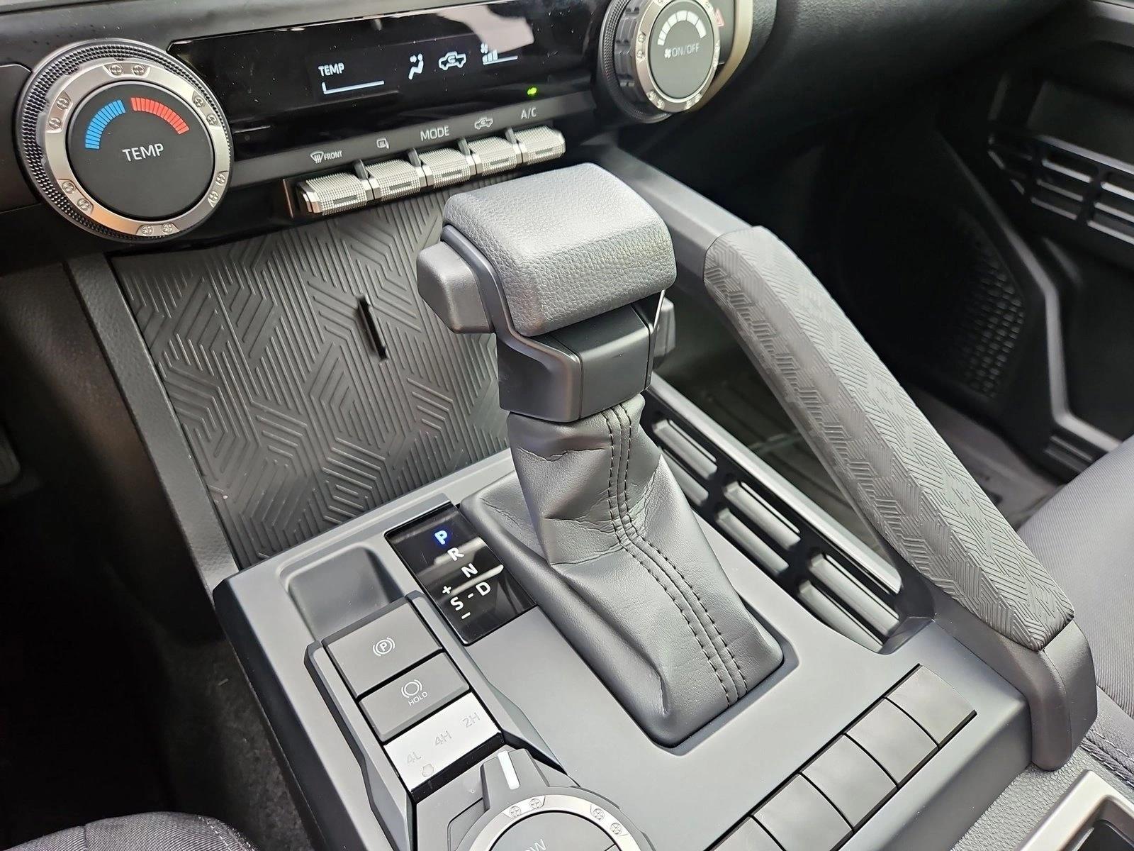 2025 Toyota Tacoma SR5 - Photo 12