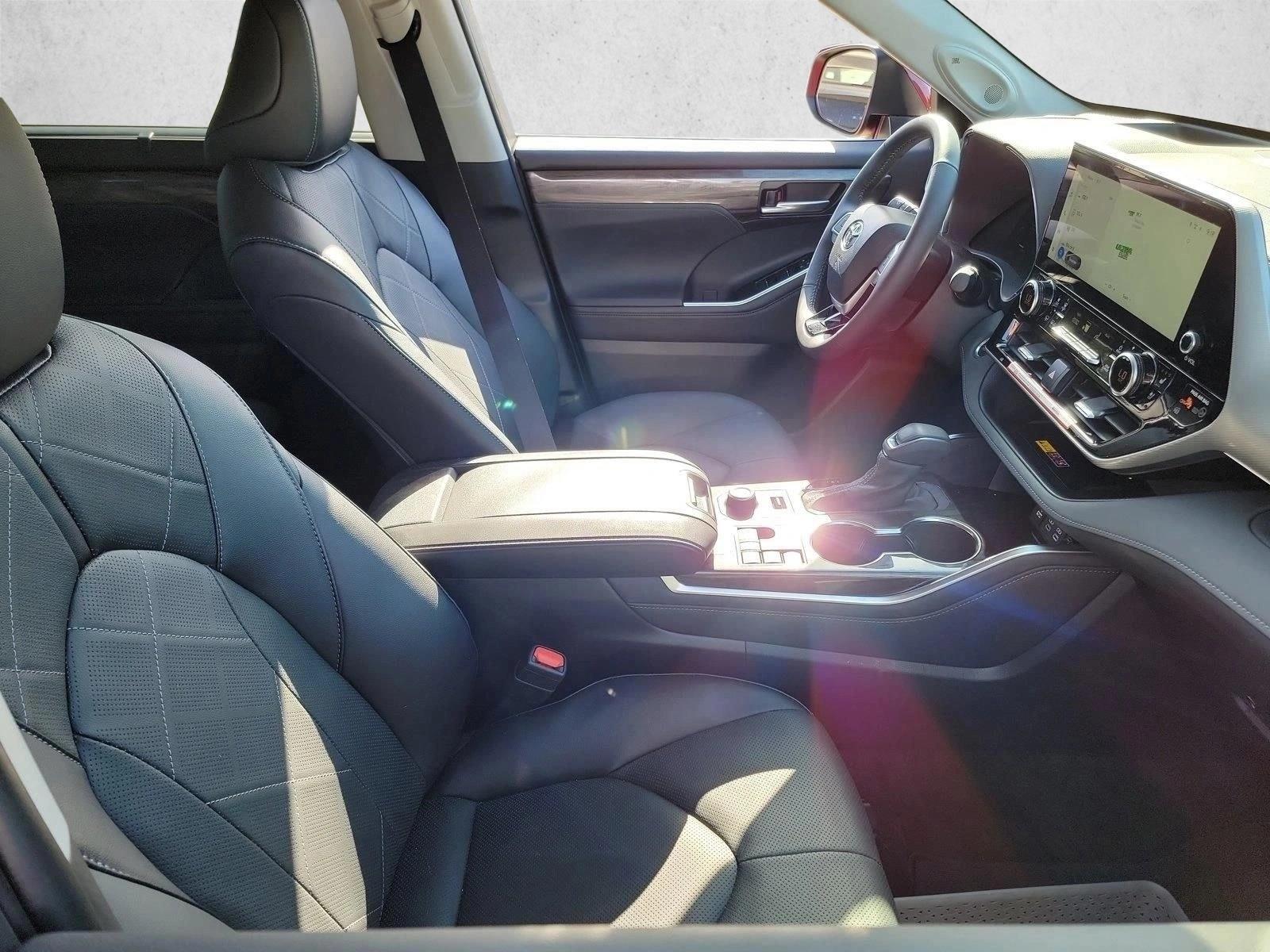 2026 Toyota Highlander Platinum - Photo 15