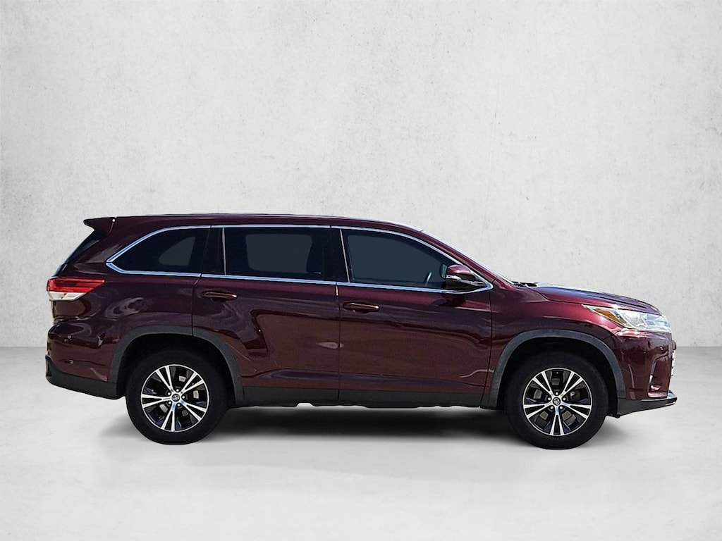Used 2019 Toyota Highlander LE I4 SUV