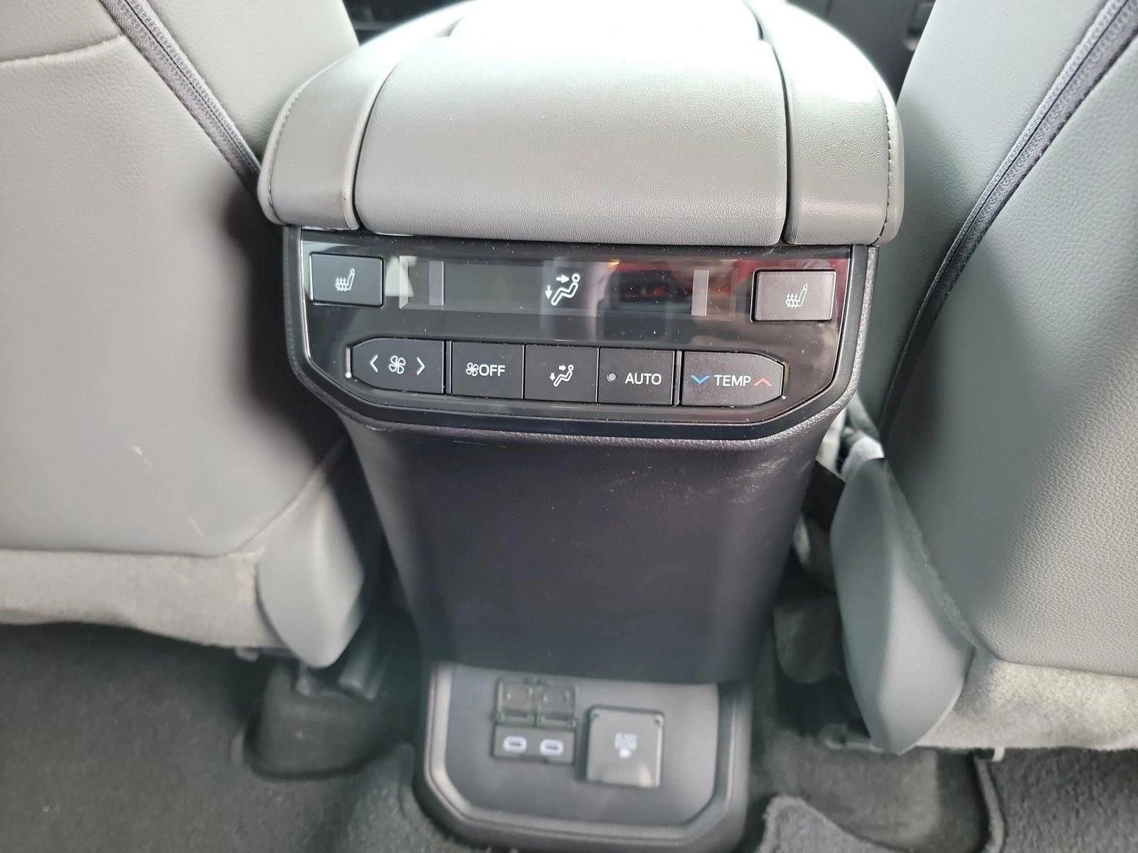 2026 Toyota Highlander Platinum - Photo 15
