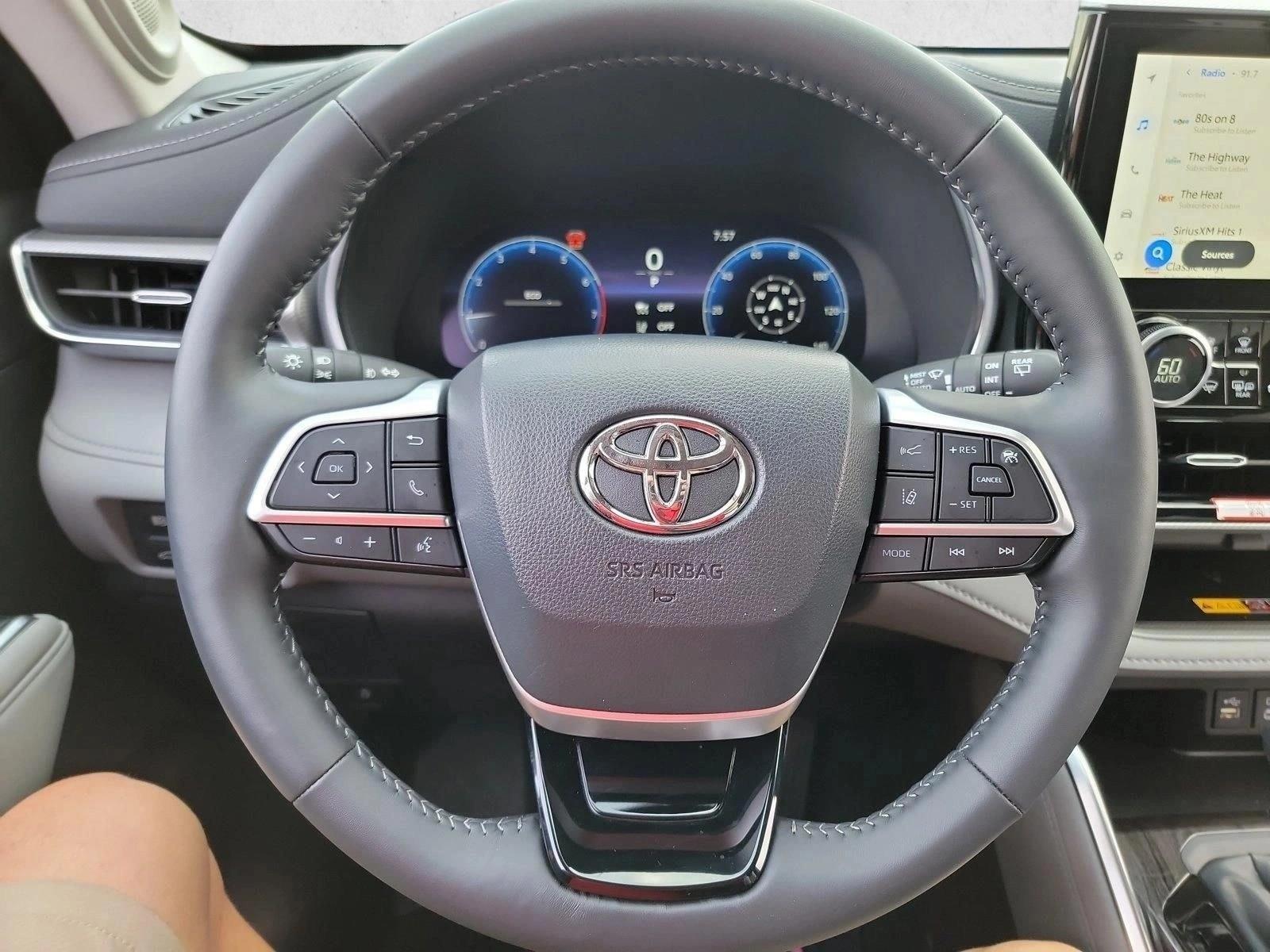 2026 Toyota Highlander Platinum - Photo 17