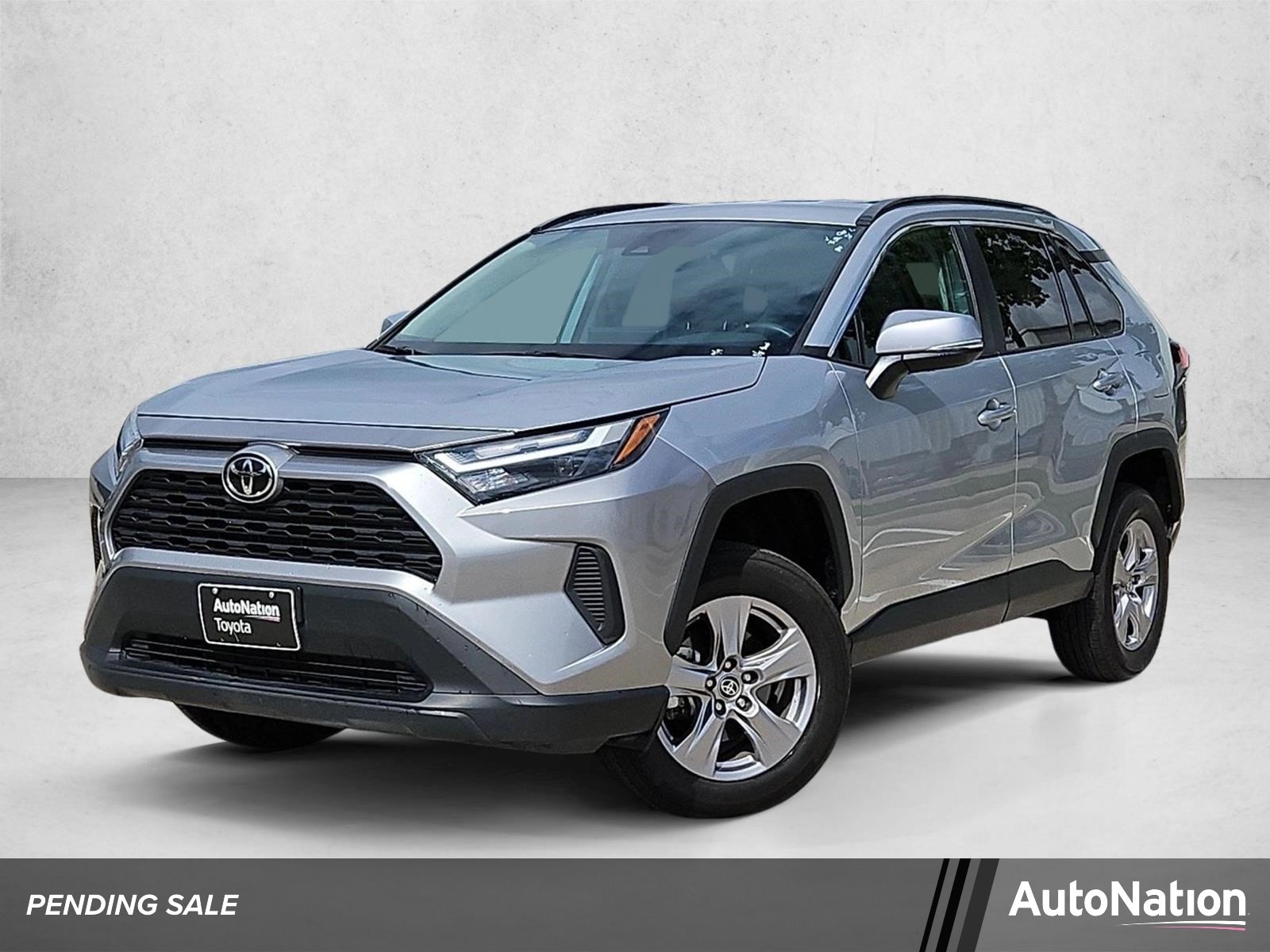 2025 Toyota RAV4 XLE FWD's photo