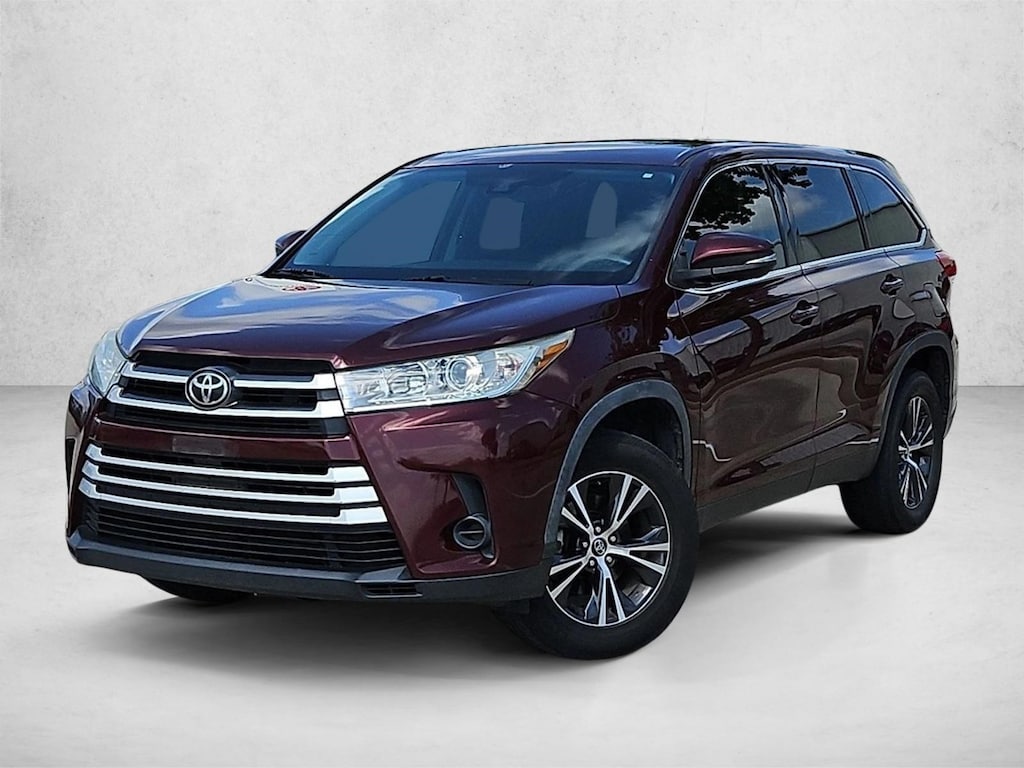 Used 2019 Toyota Highlander LE I4 SUV