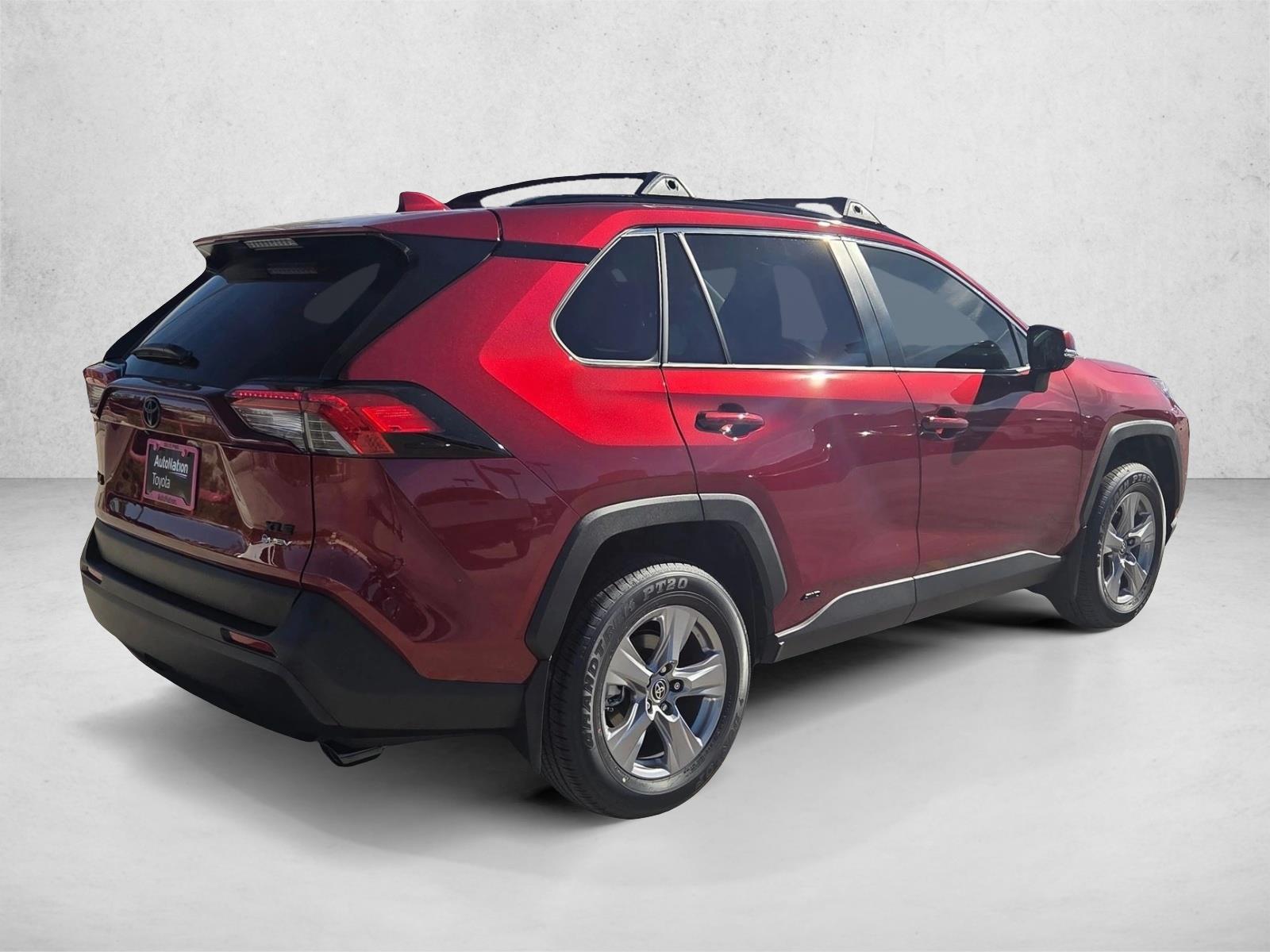 2025 Toyota RAV4 Hybrid XLE photo 2