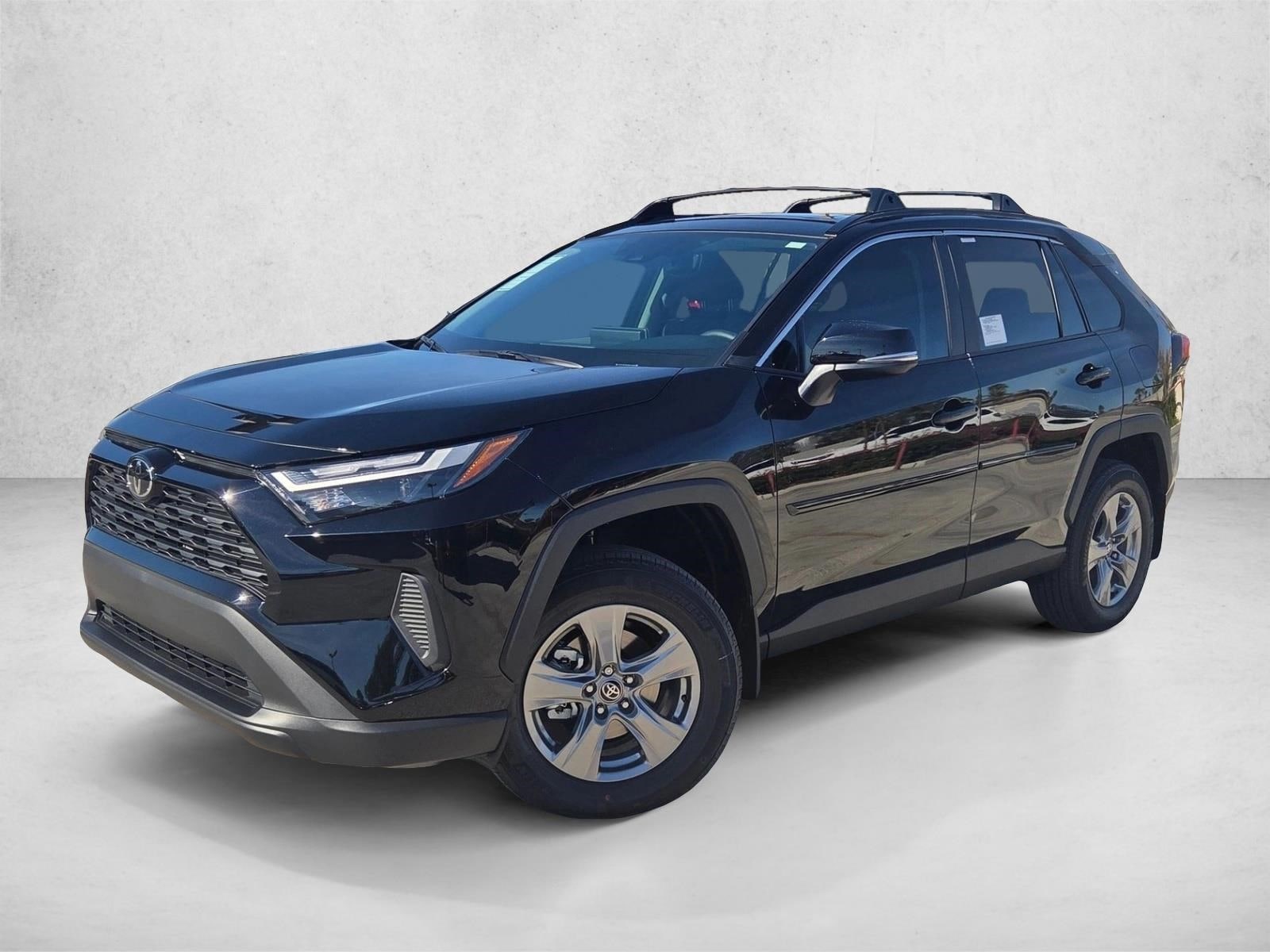 2025 Toyota RAV4 XLE's photo
