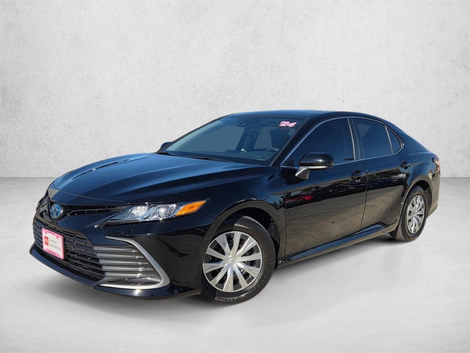 2024 Toyota Camry LE's photo