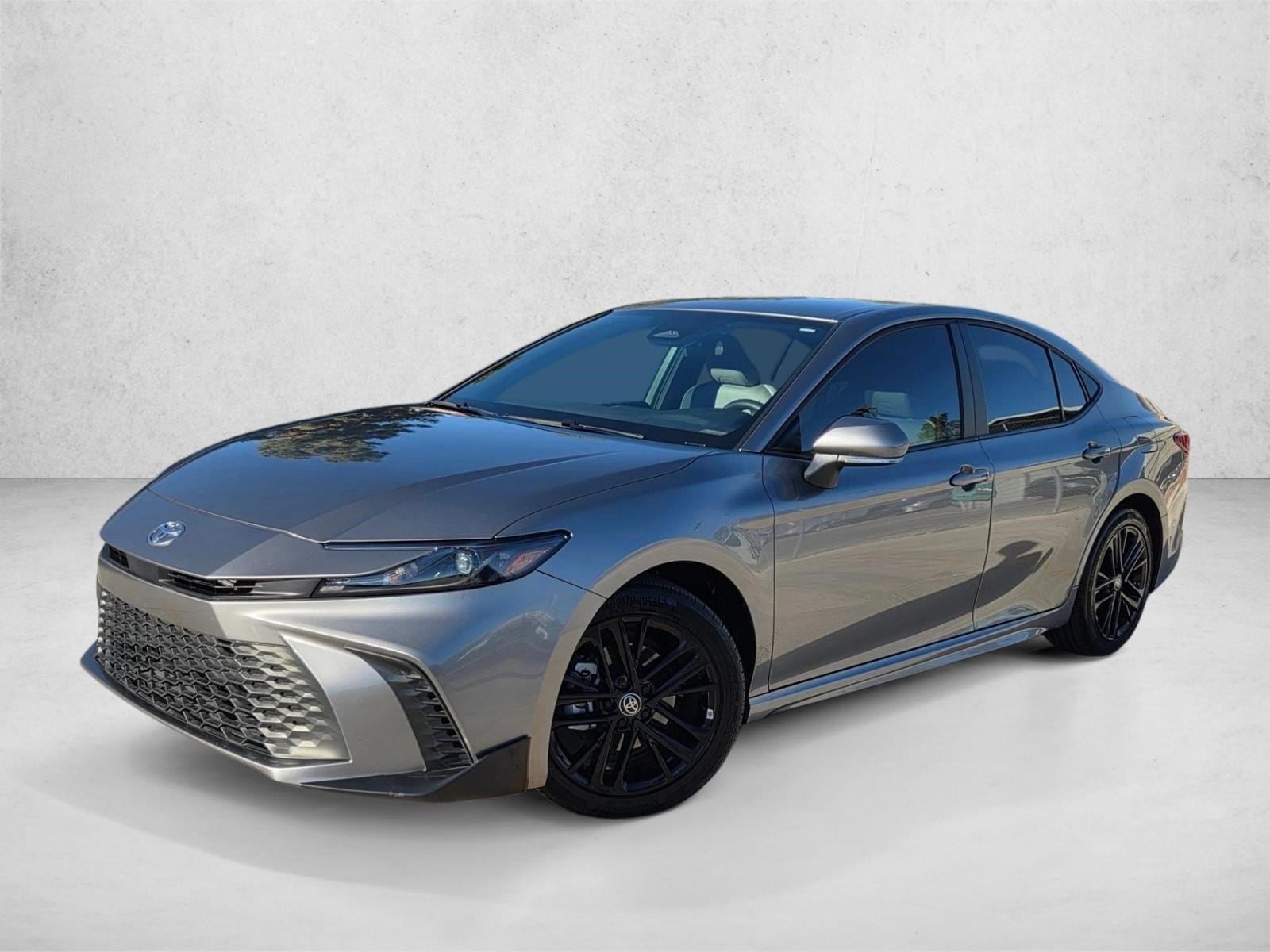 2025 Toyota Camry SE's photo