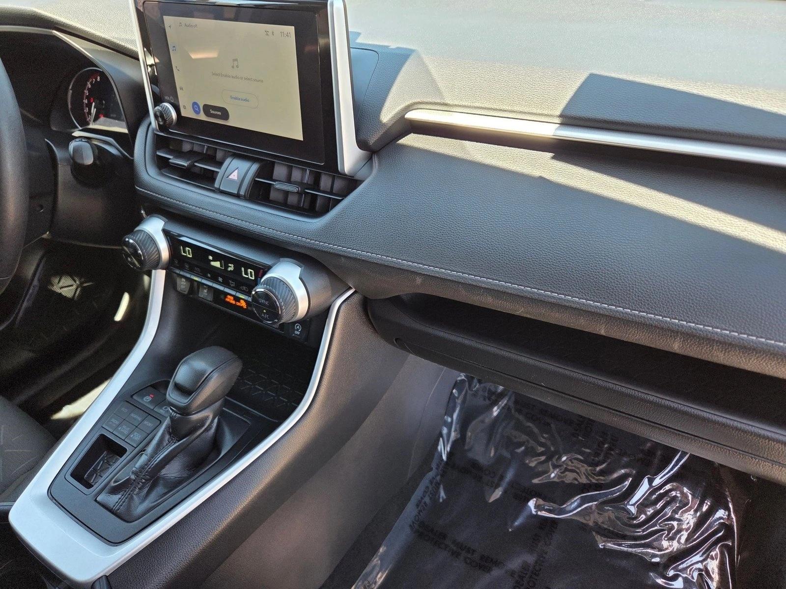 2024 Toyota RAV4 XLE - Photo 20