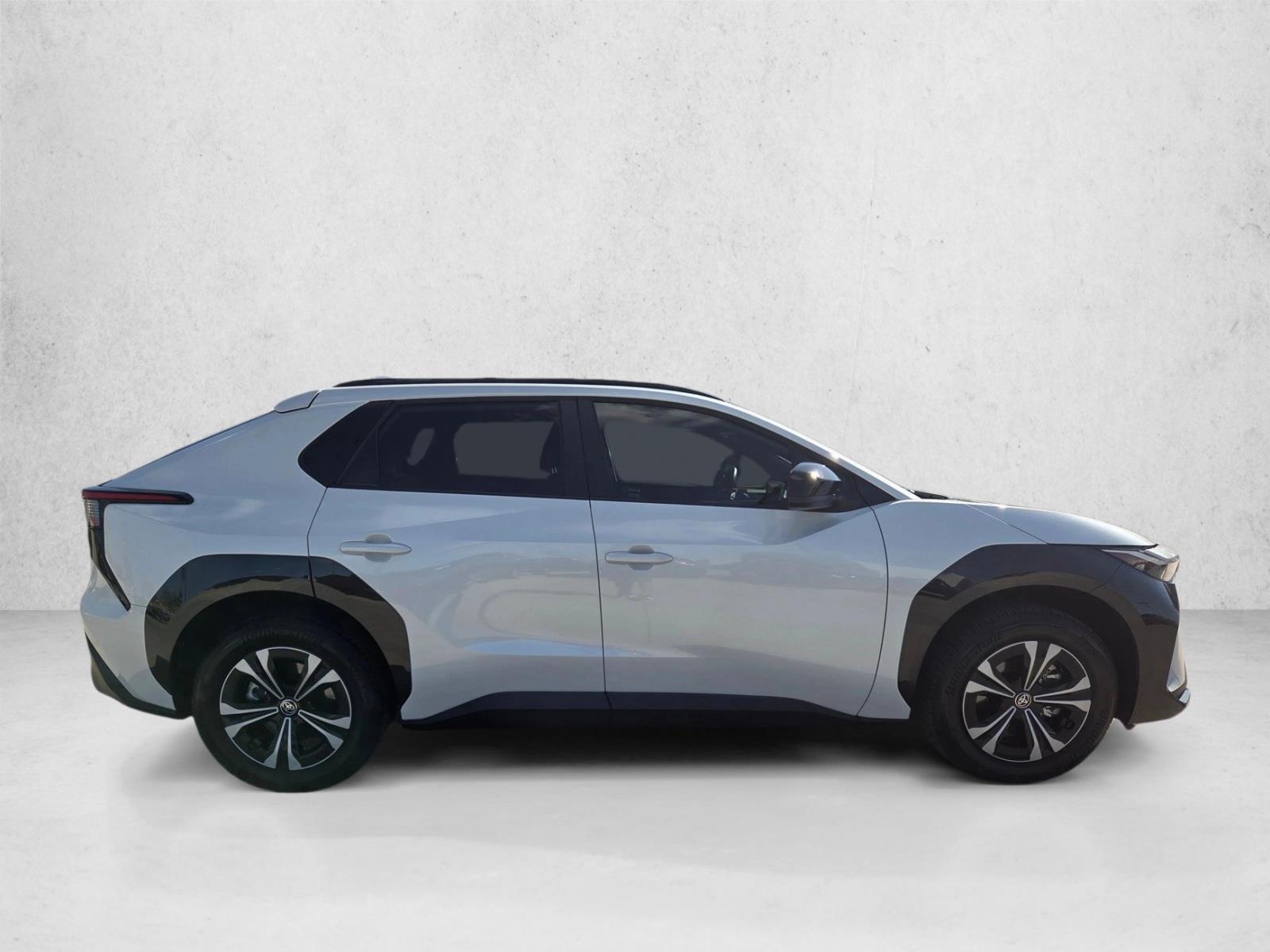 2024 Toyota bZ4X XLE photo 4