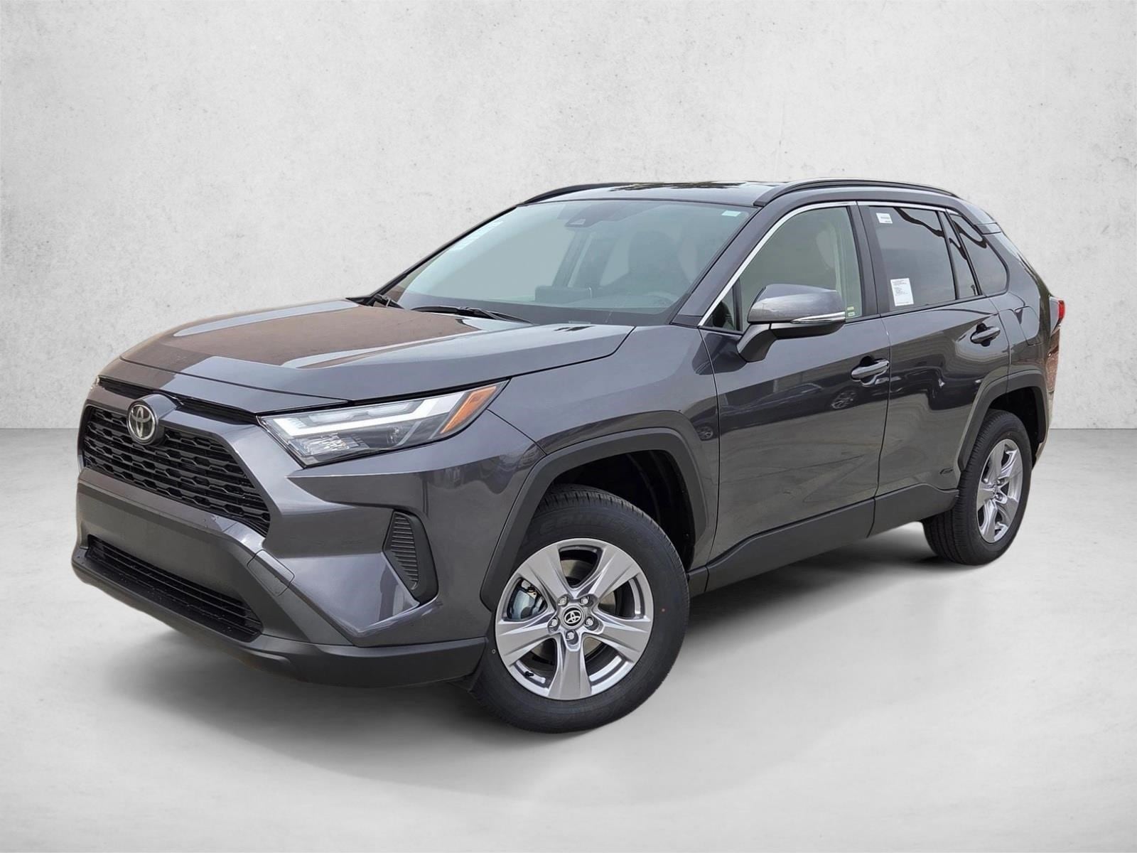 2025 Toyota RAV4 XLE's photo