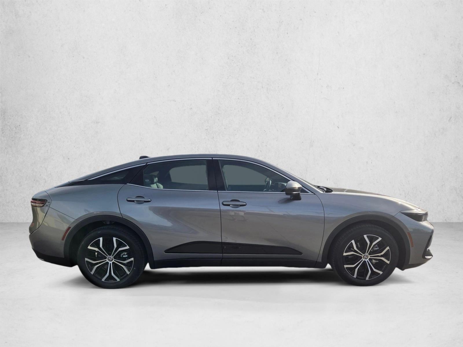 2025 Toyota Crown XLE photo 4