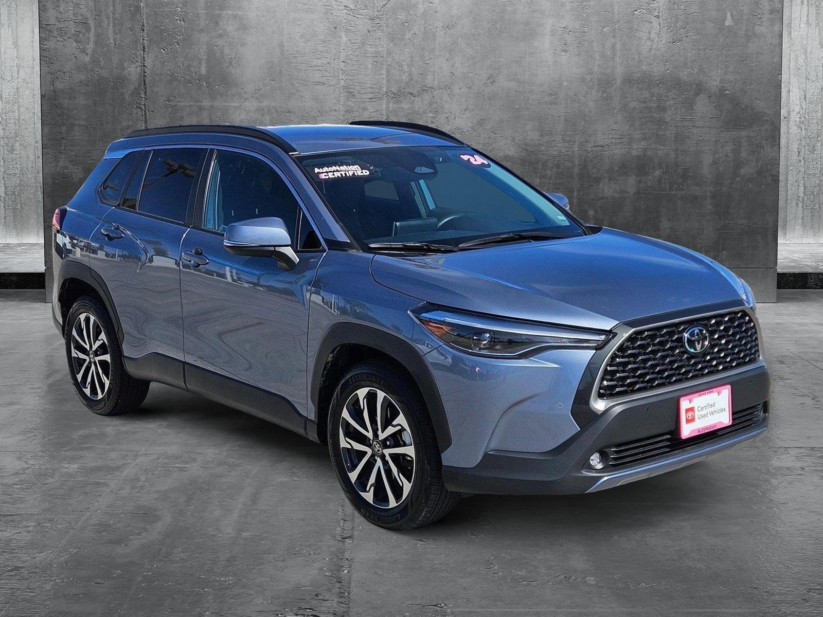 2024 Toyota Corolla Cross XLE photo 3