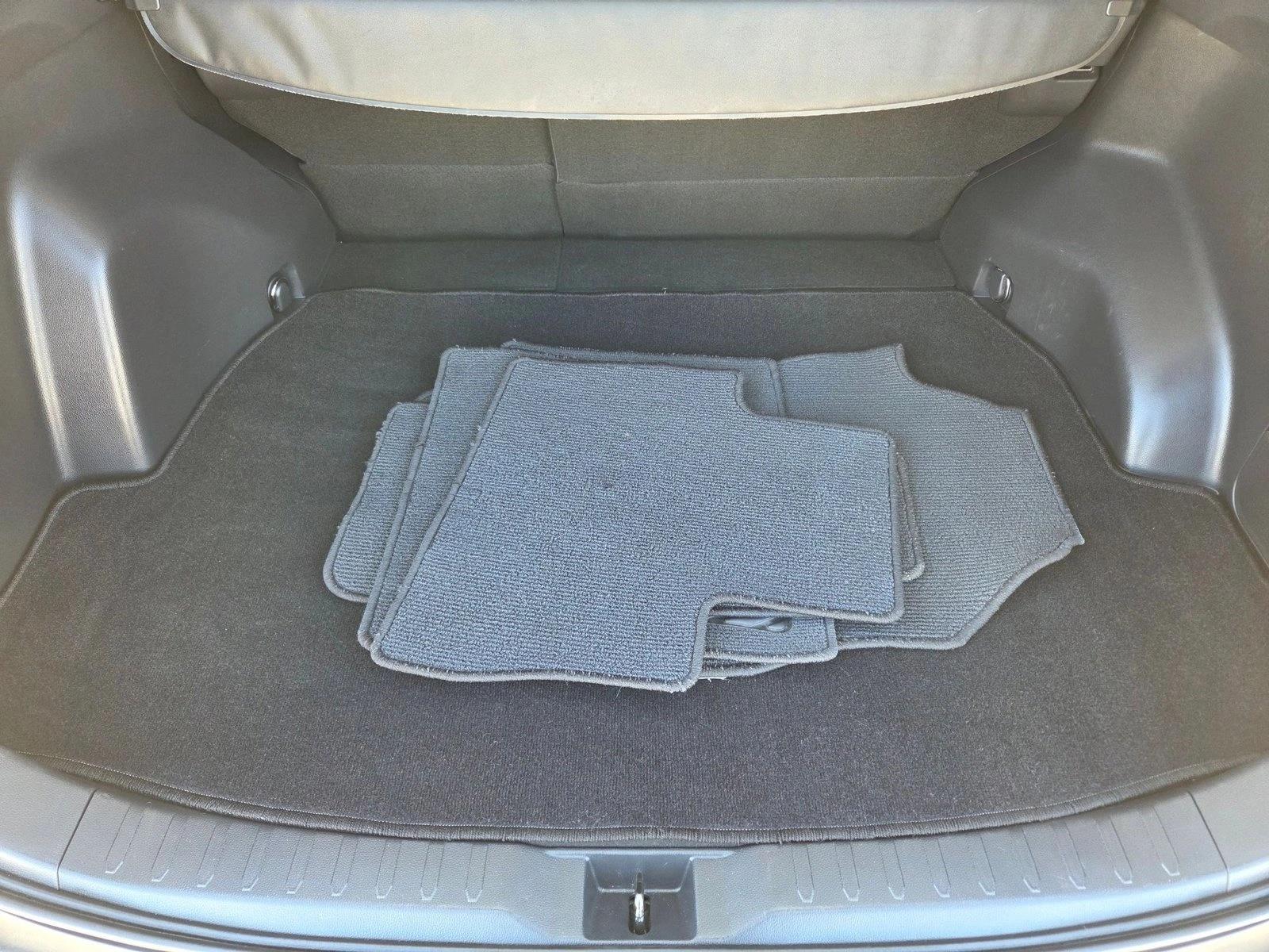 2024 Toyota RAV4 XLE - Photo 6