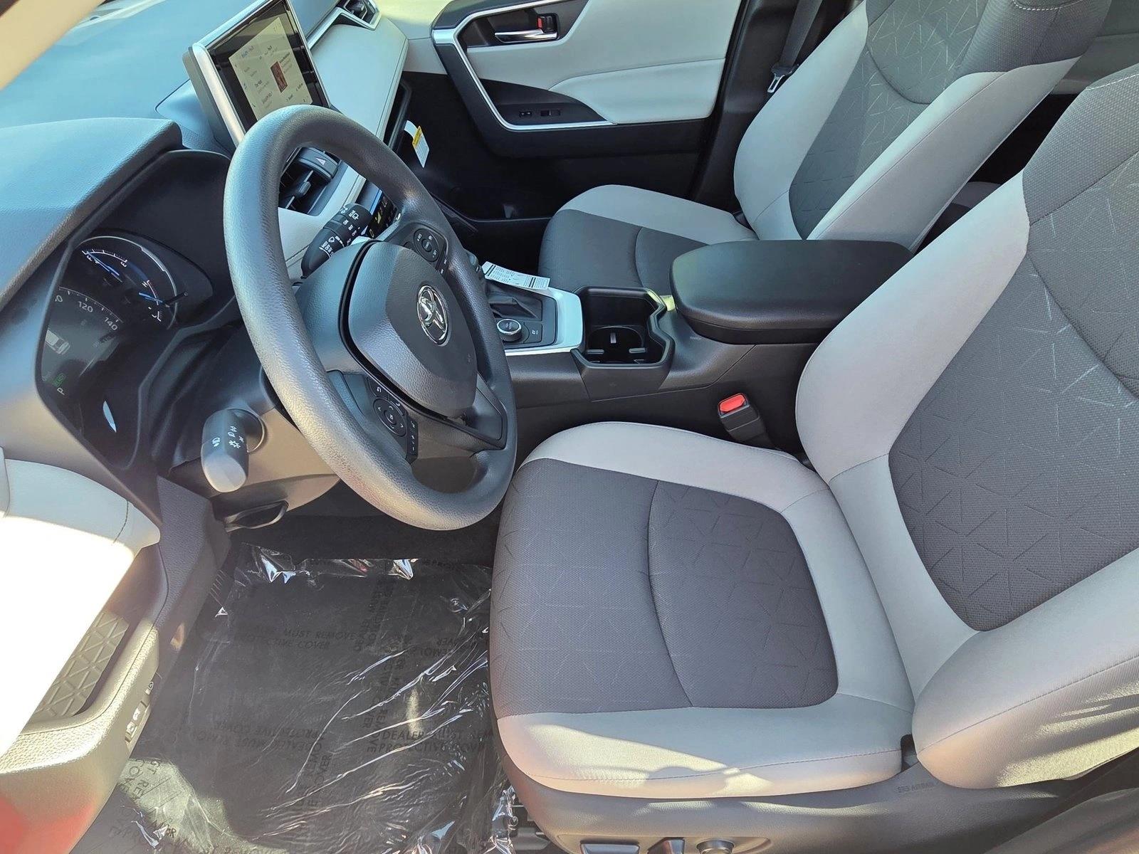 2025 Toyota RAV4 Hybrid XLE photo 4