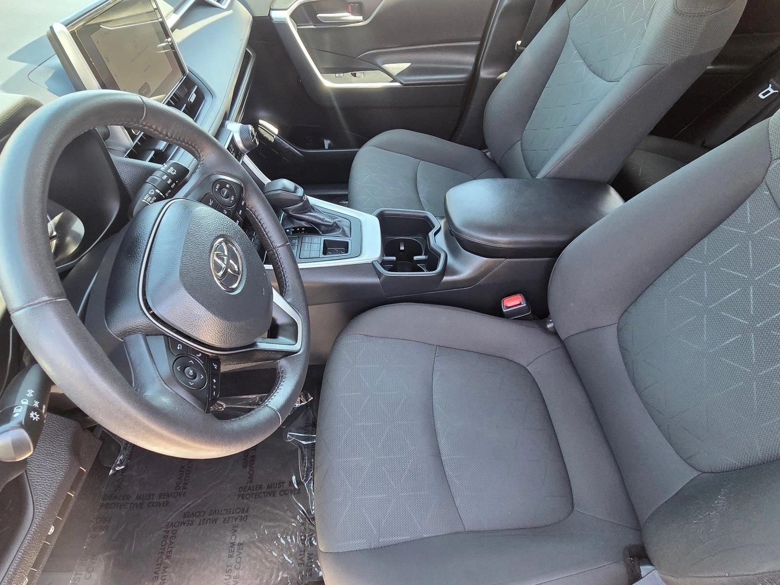 2024 Toyota RAV4 XLE - Photo 14