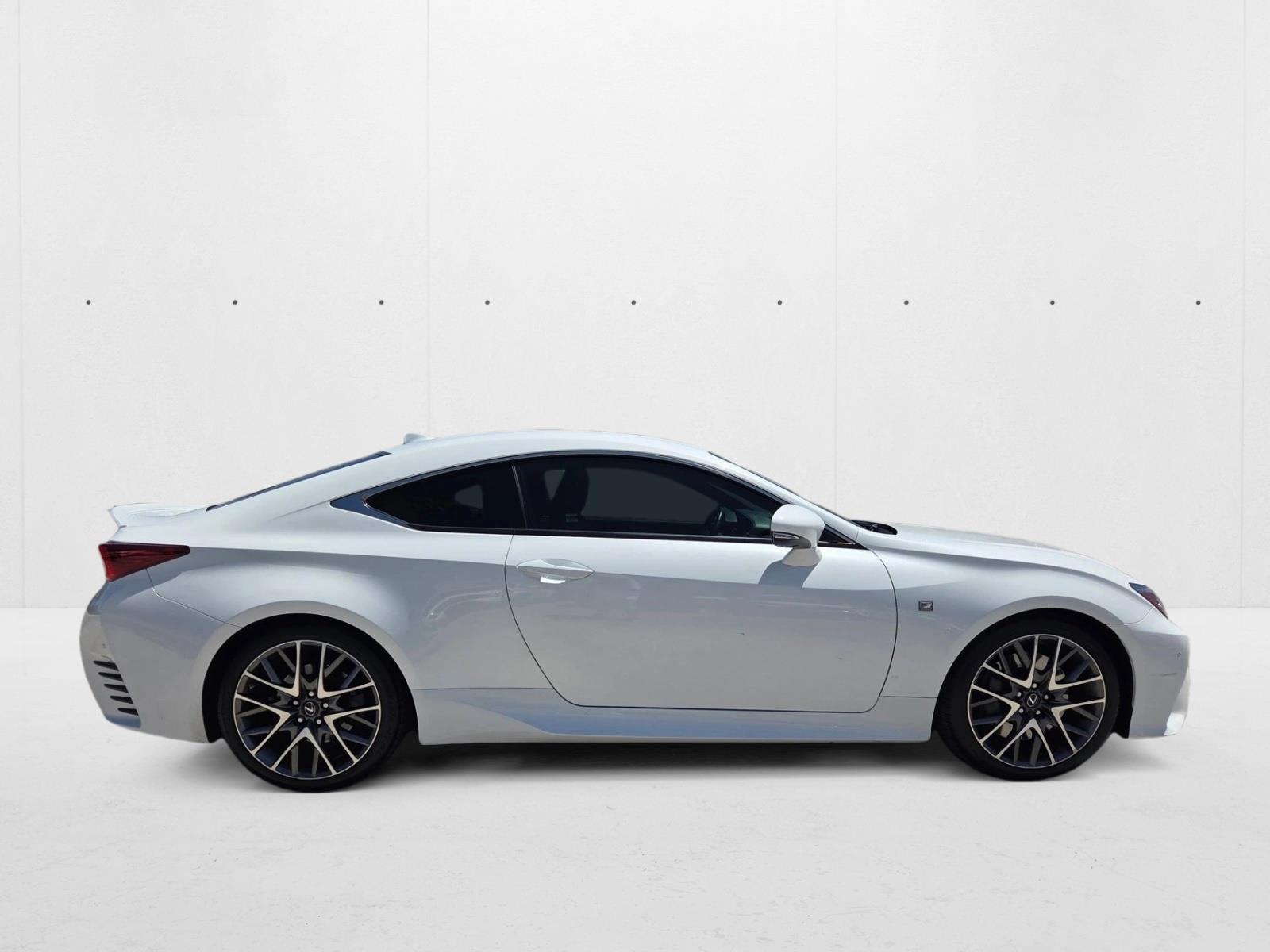 2017 Lexus RC 200t photo 4