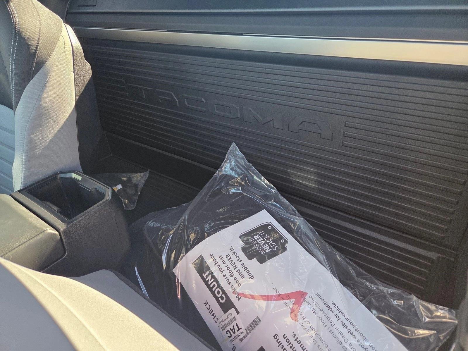 2025 Toyota Tacoma TRD PreRunner - Photo 13