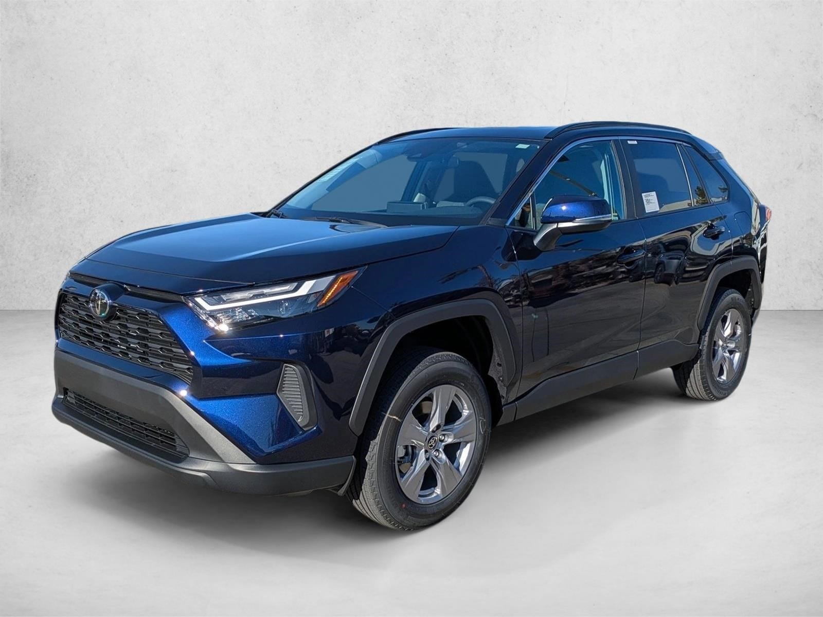 2025 Toyota RAV4 XLE's photo