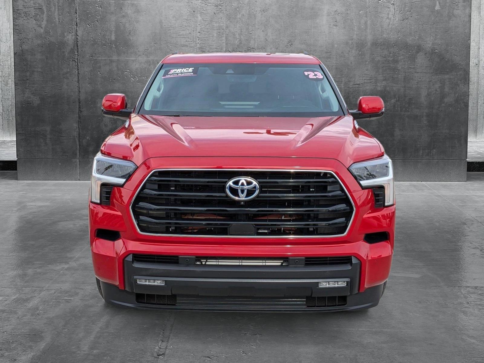 2023 Toyota Sequoia SR5 photo 2