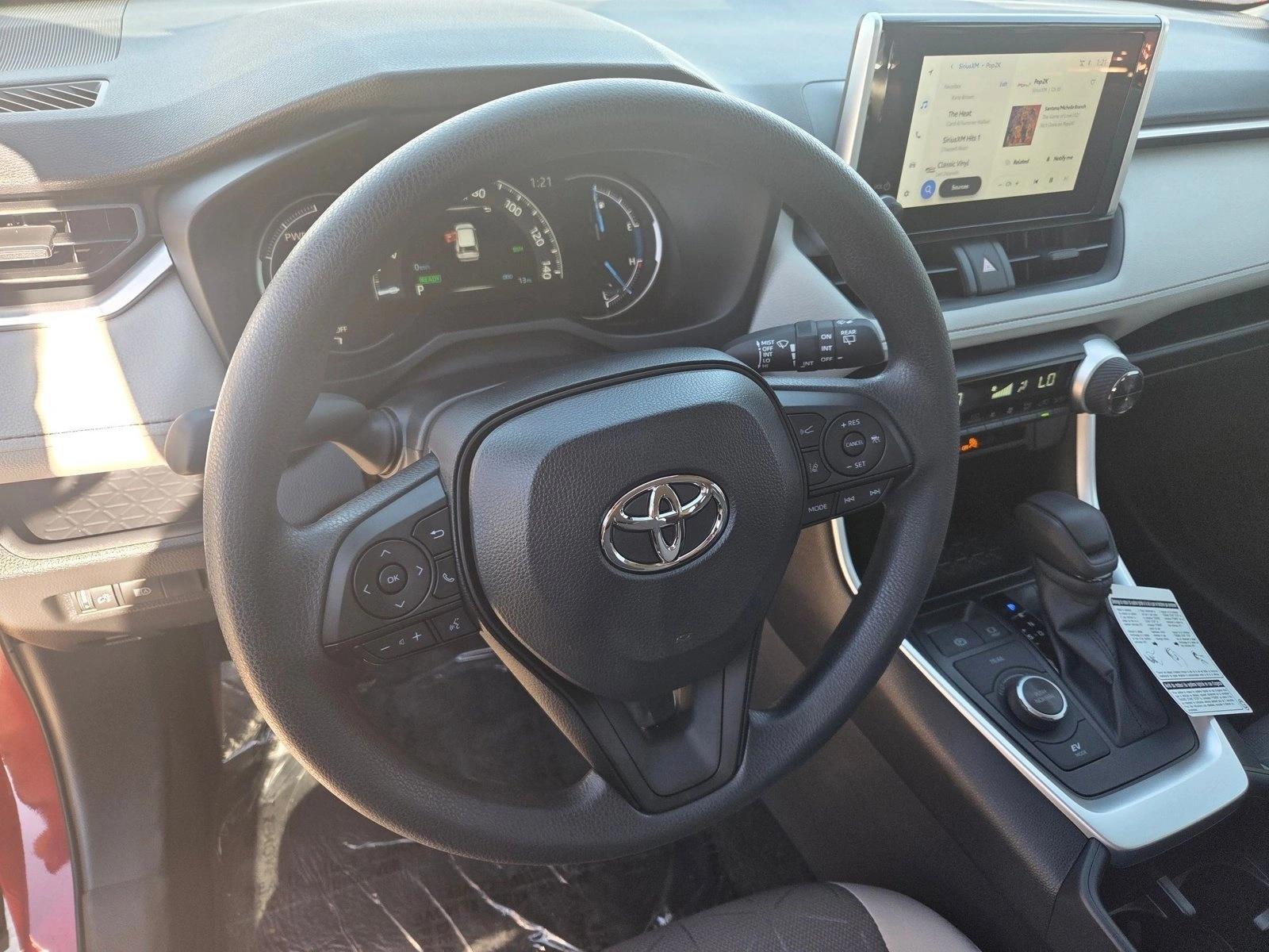 2025 Toyota RAV4 Hybrid XLE photo 3