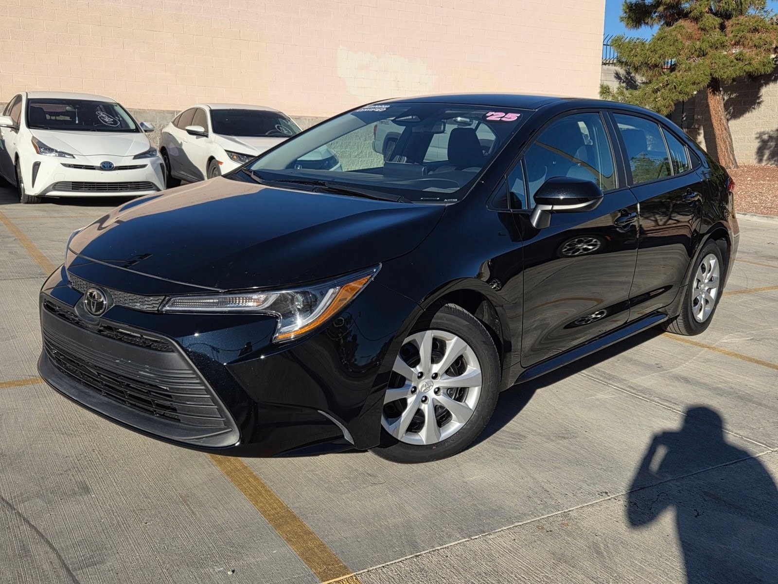 2025 Toyota Corolla LE's photo