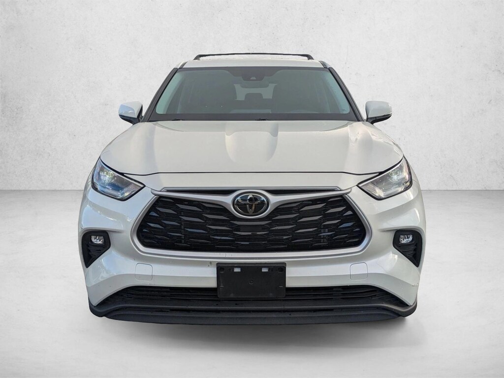 Used 2021 Toyota Highlander LE SUV