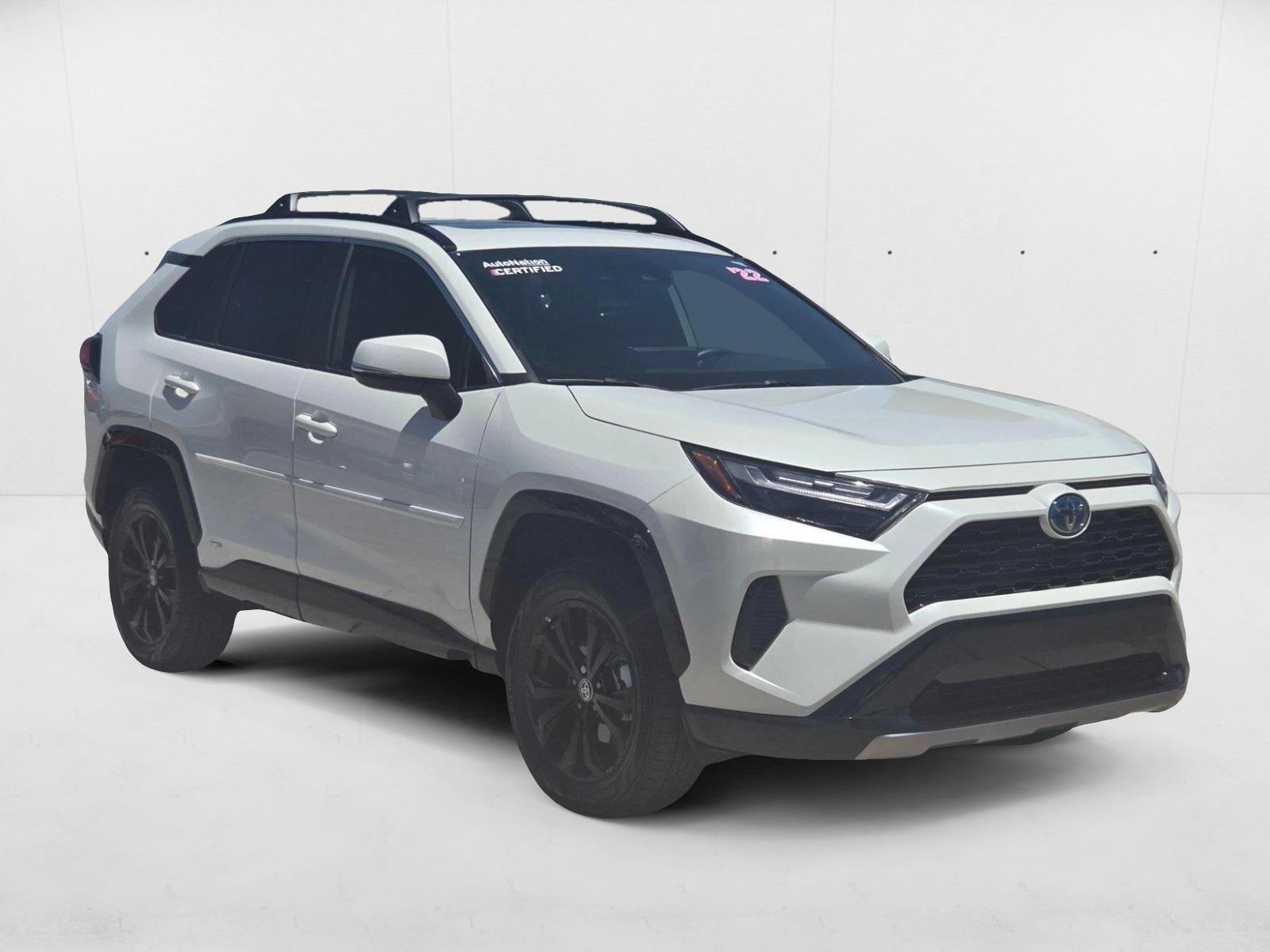 2022 Toyota RAV4 Hybrid SE photo 2