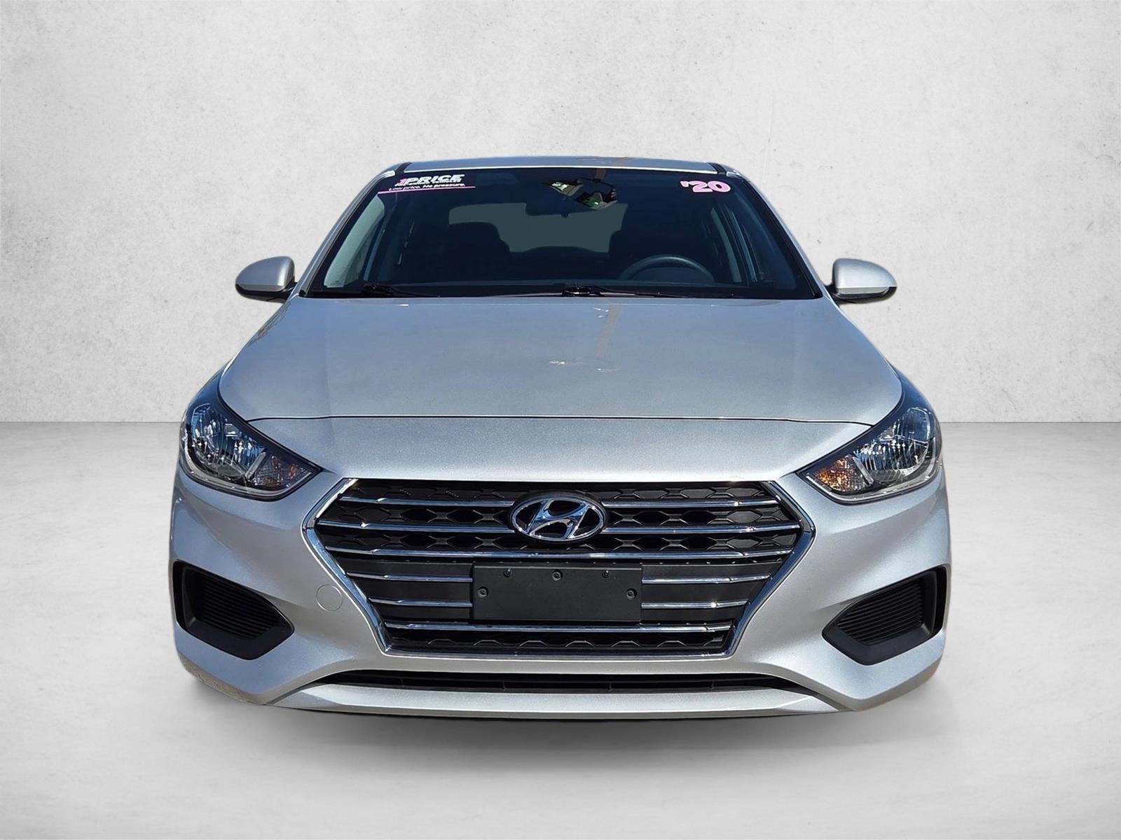 2020 Hyundai Accent SE photo 2