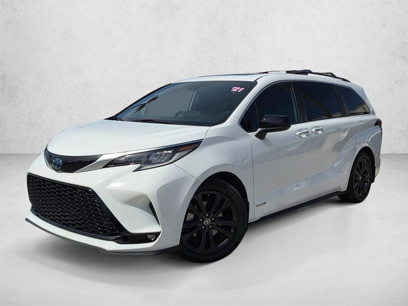 2021 Toyota Sienna XSE 7-Passenger Hybrid FWD's photo
