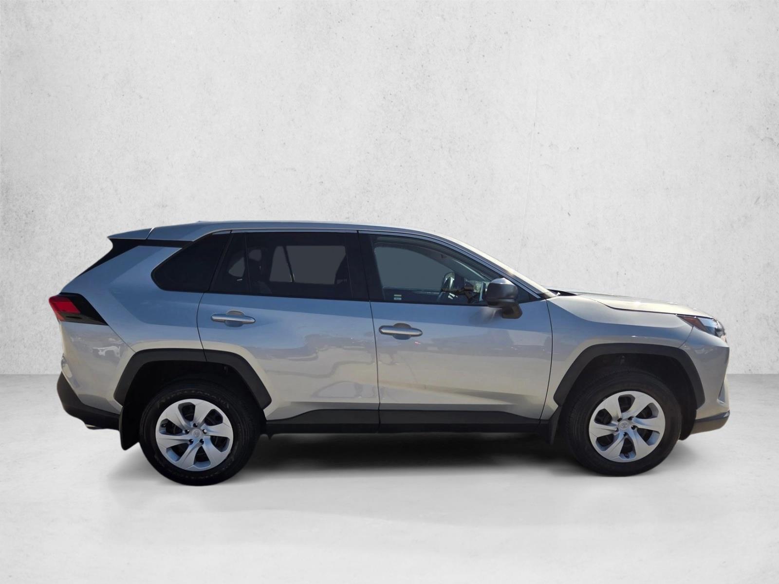 2023 Toyota RAV4 LE photo 2