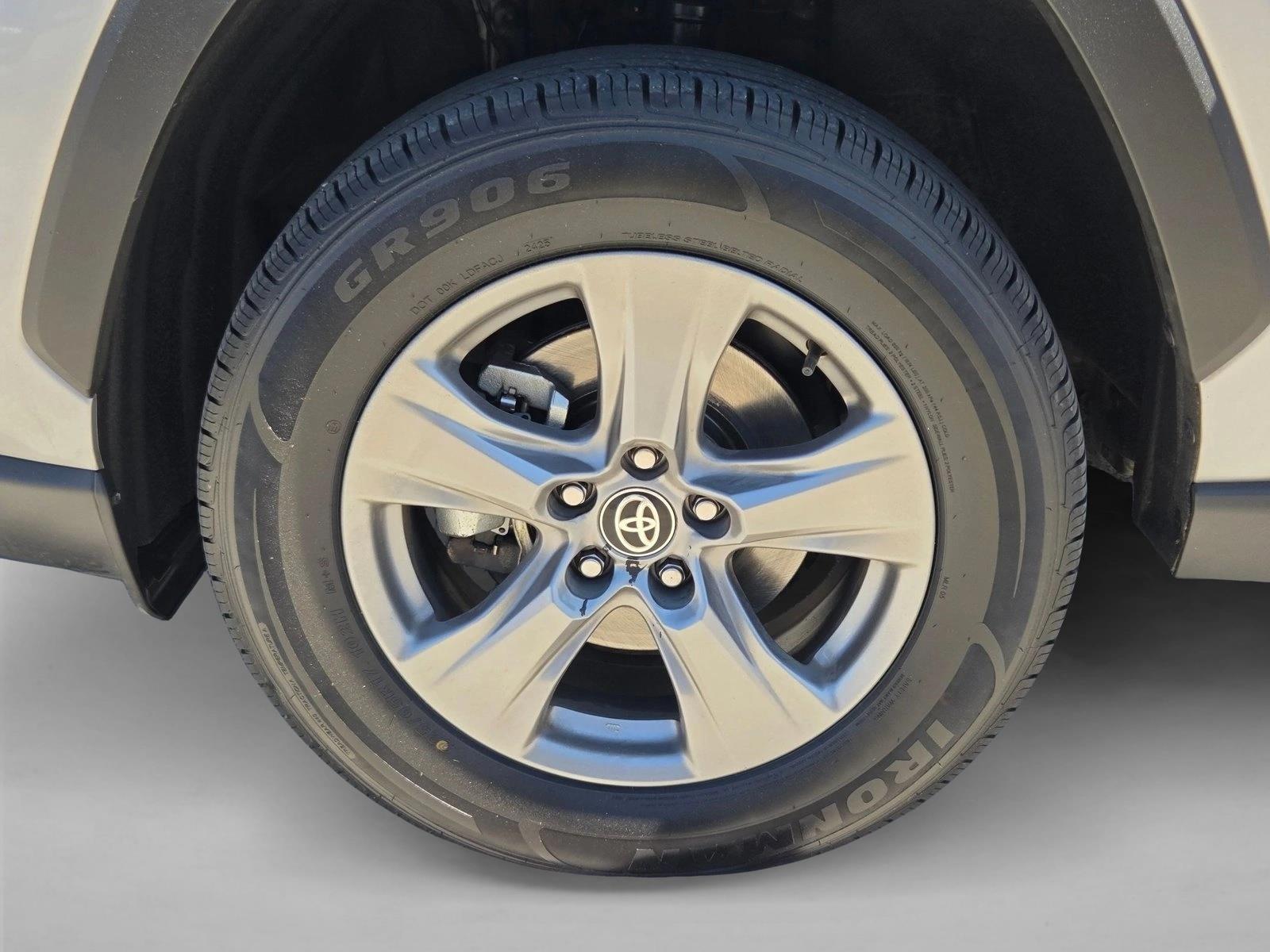 2024 Toyota RAV4 XLE - Photo 22